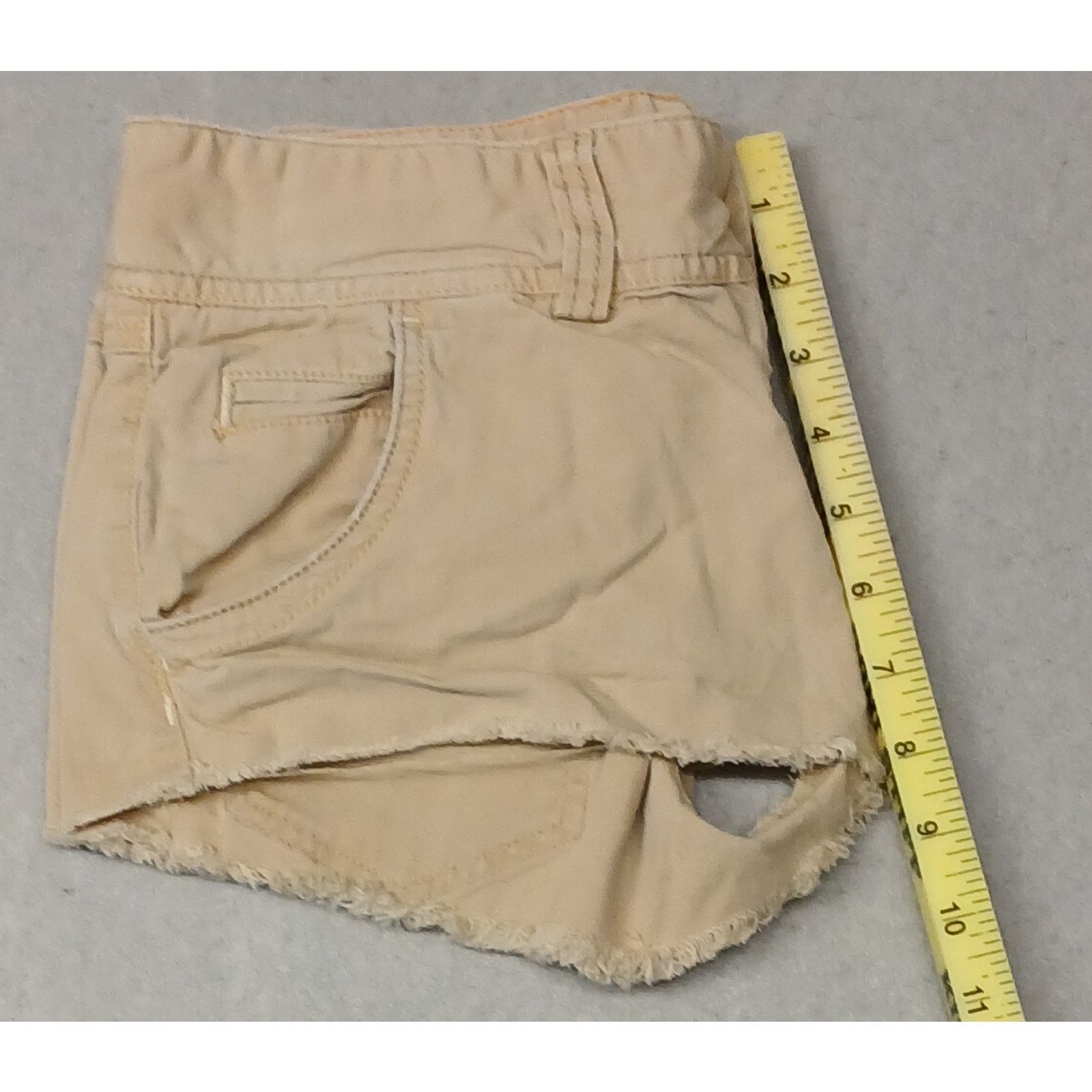 American Eagle Outfitters American Eagle (4) Mid Rise Beige Khaki Chino Shorts Size 27" / US 4 / IT 40 - 3 Thumbnail