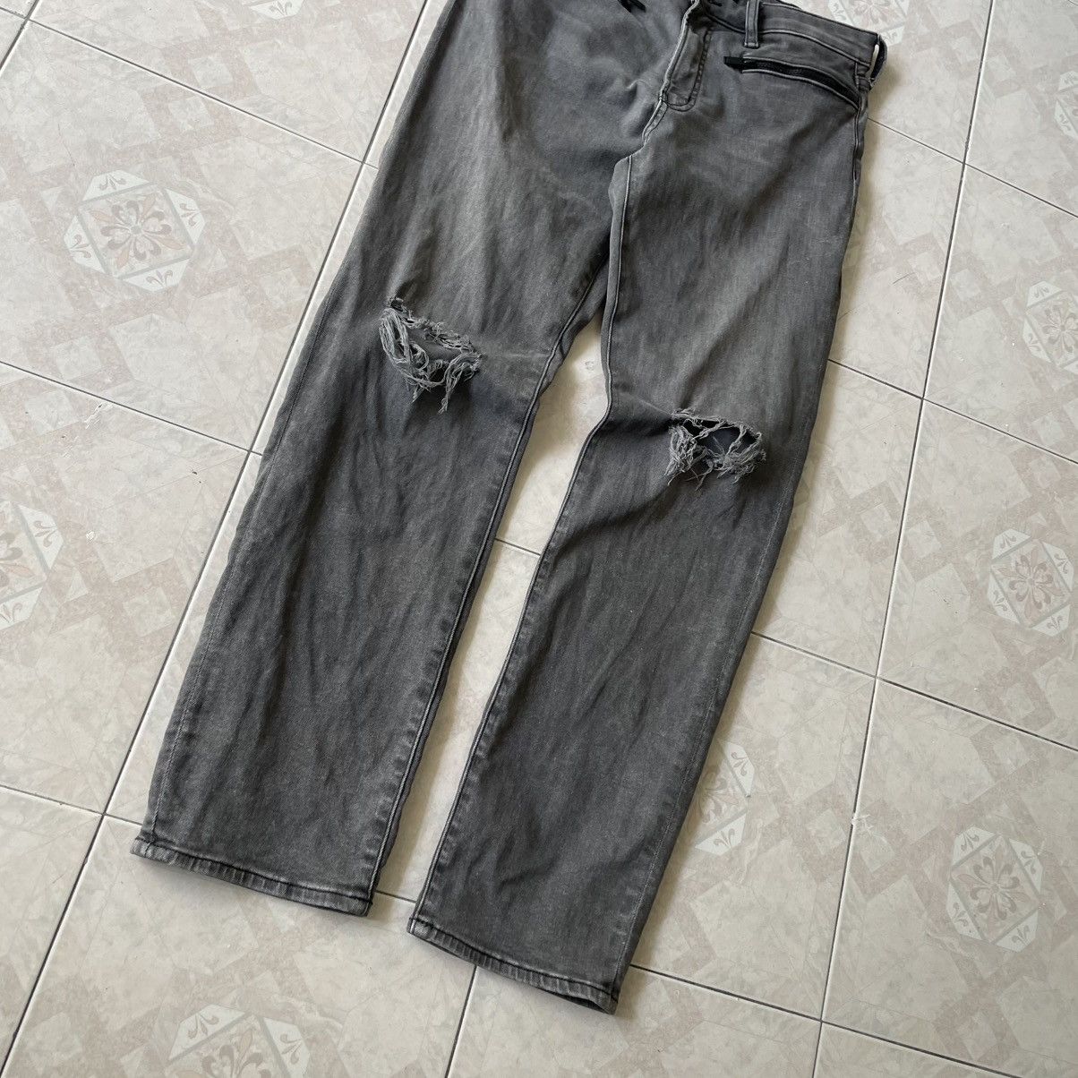GU × Undercover 🔥STEALS🔥Very Rare Undercover GU Distress Pants Size US 33 - 2 Thumbnail