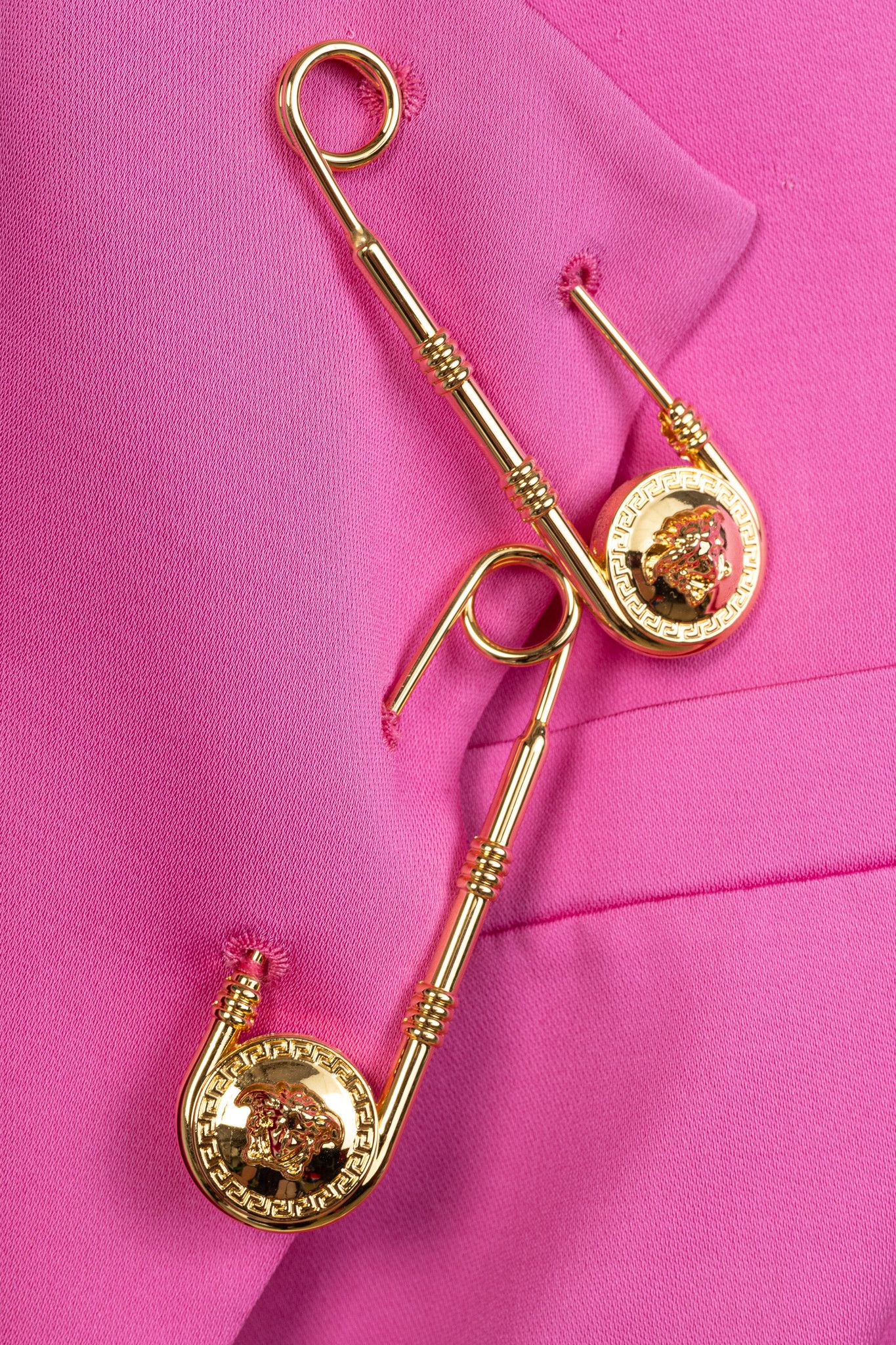 Versace Versace SS20 Fuchsia Satin Safety Pin Detail Blazer Size XS / US 0-2 / IT 36-38 - 6 Thumbnail
