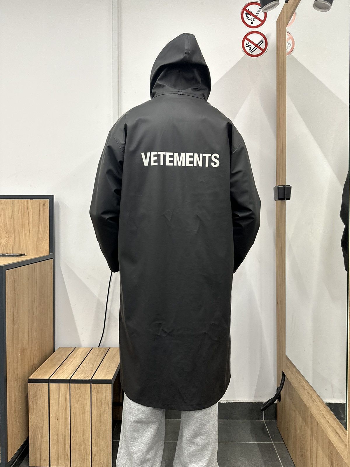 Vetements Vetements - F/W 18 - Oversized Rain Coat Size US L / EU 52-54 / 3 - 12 Thumbnail