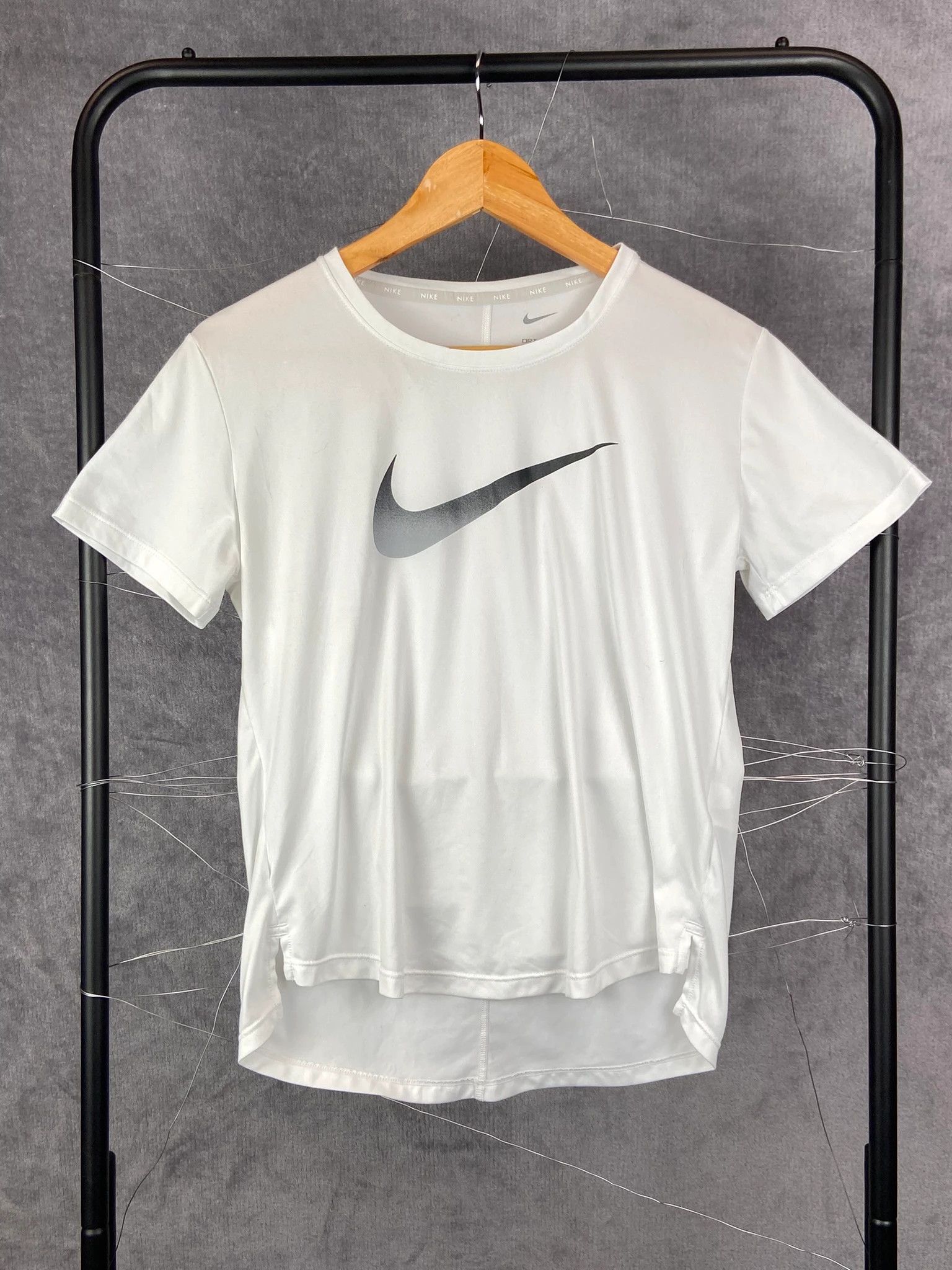 Nike Nike white swoosh sport shirt S Size US S / EU 44-46 / 1 - 1 Thumbnail