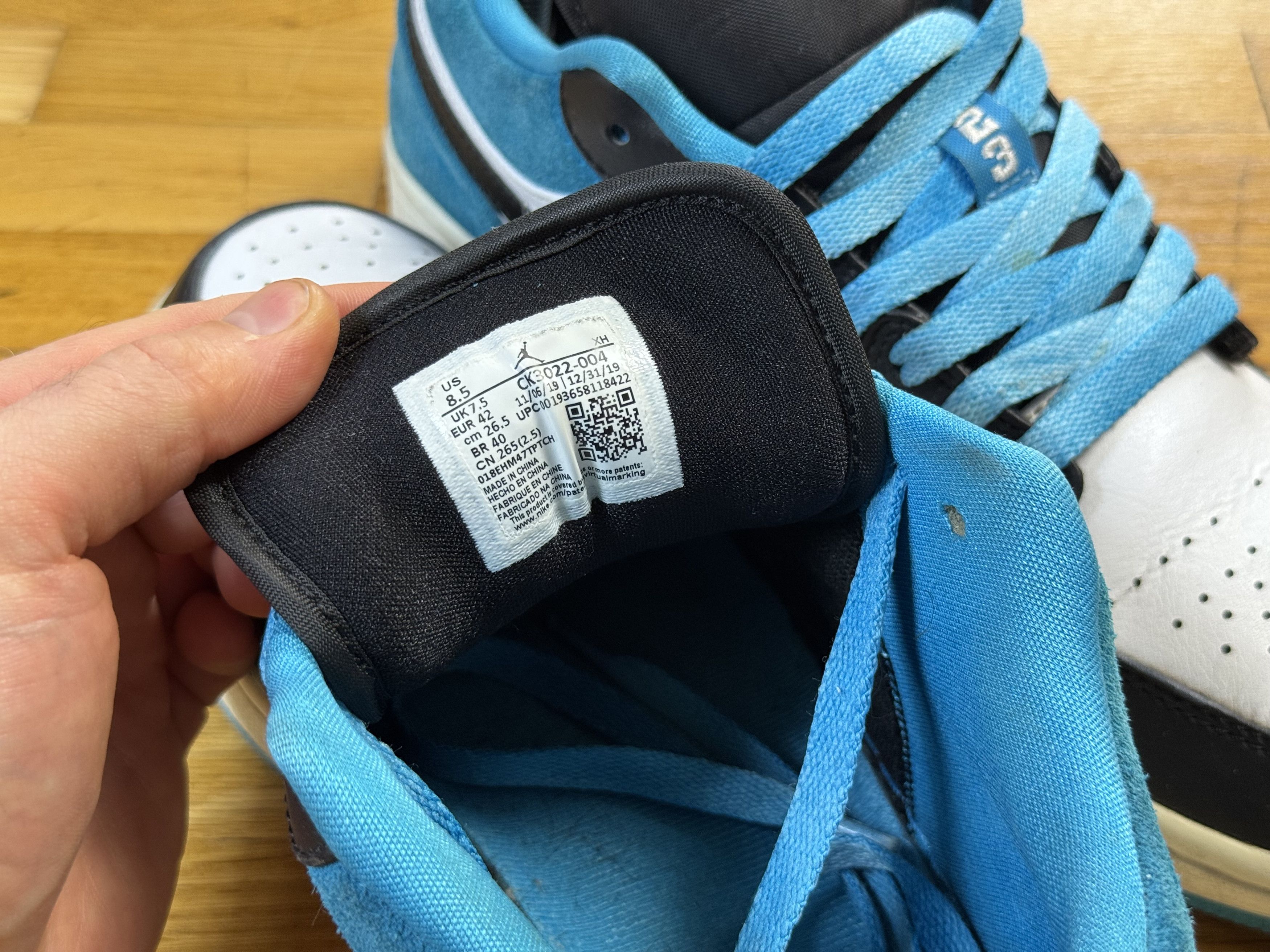Nike Shoe NIKE AIR JORDAN 1 Low SE Size US 8.5 / EU 41-42 - 9 Thumbnail
