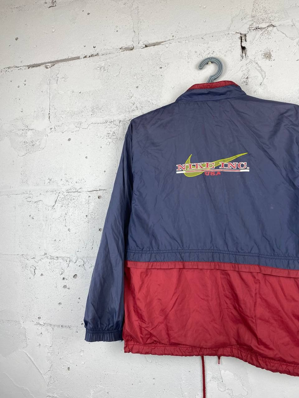 Nike × Vintage Nike Vintage Big Logo Swoosh Windbreaker Light Jacket Size US L / EU 52-54 / 3 - 1 Thumbnail