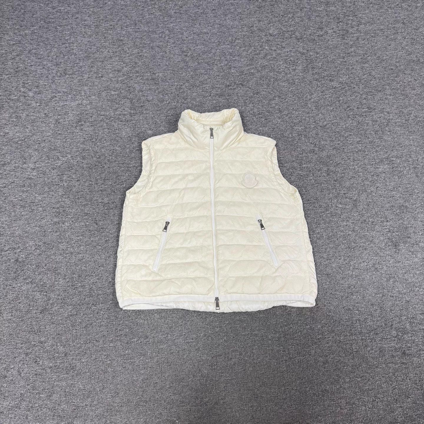Moncler Moncler lightweight logo men down vest size 2 99 new Size US M / EU 48-50 / 2 - 1 Thumbnail