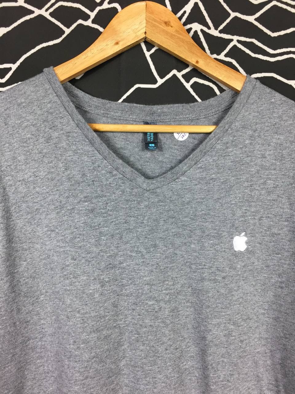Apple × Vintage Vtg Apple Macintosh Logo Techwear V-Neck Tee Size US L / EU 52-54 / 3 - 3 Thumbnail
