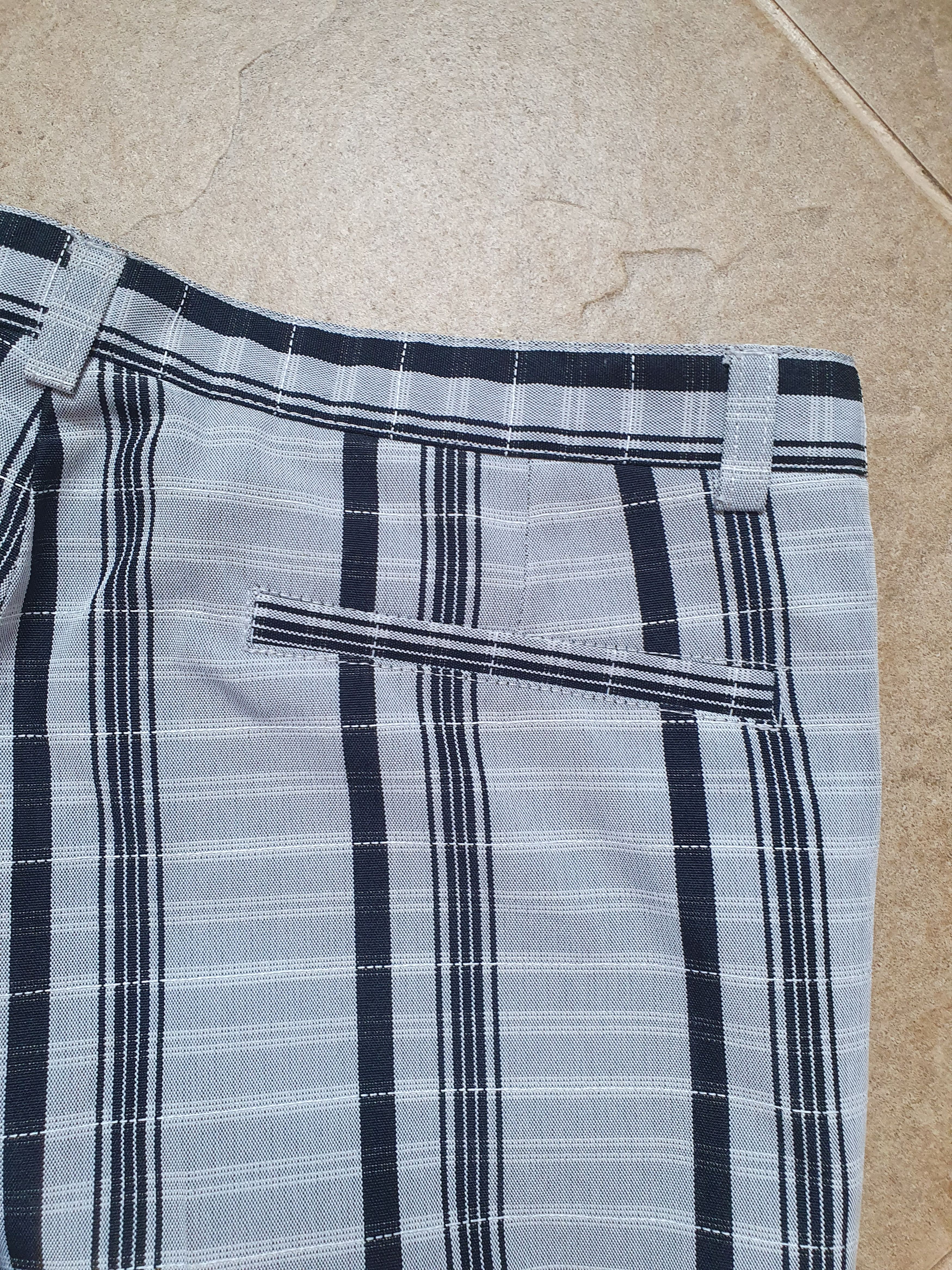 Burberry Vintage women's Burberry Check Grey Size 40 Made in Italy Size 40" / US 18 - 13 Thumbnail