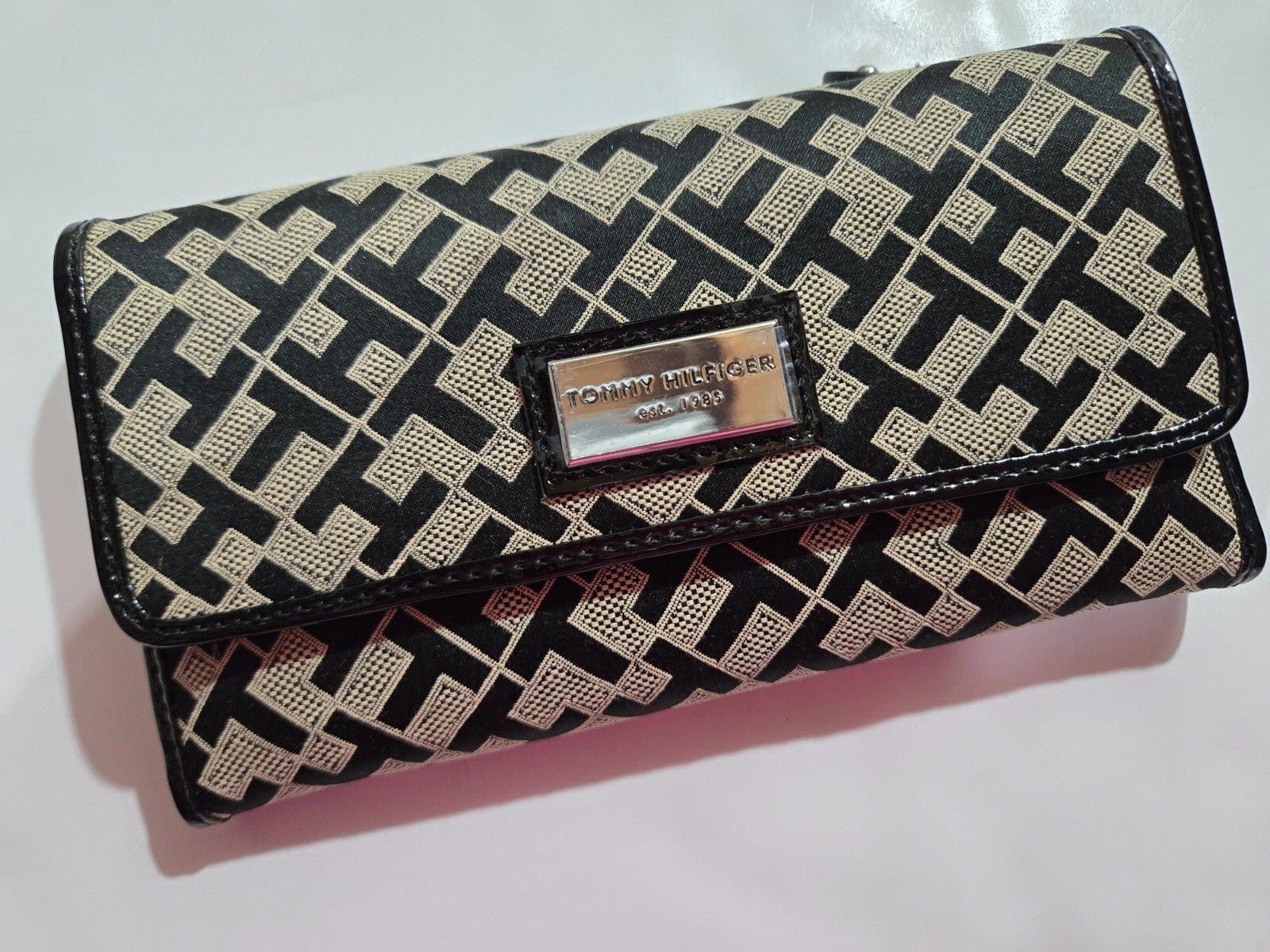 Tommy Hilfiger Tommy Hilfiger Signature TH Trifold Wallet Black NWT Size ONE SIZE - 1 Thumbnail