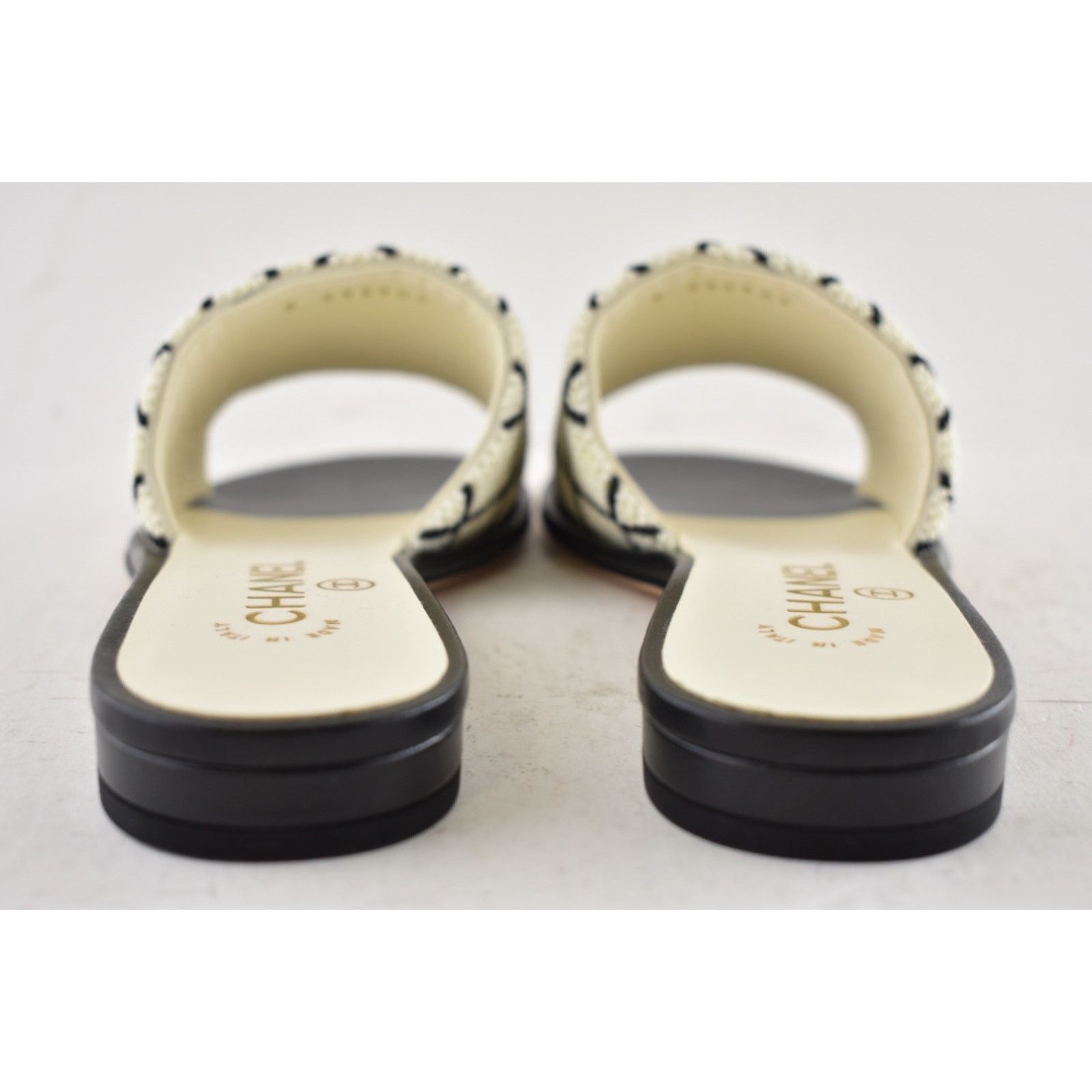 Chanel Chanel 20P Black White Pearl Embroidery CC Logo Slide Slip Size US 5 / IT 35 - 17 Thumbnail