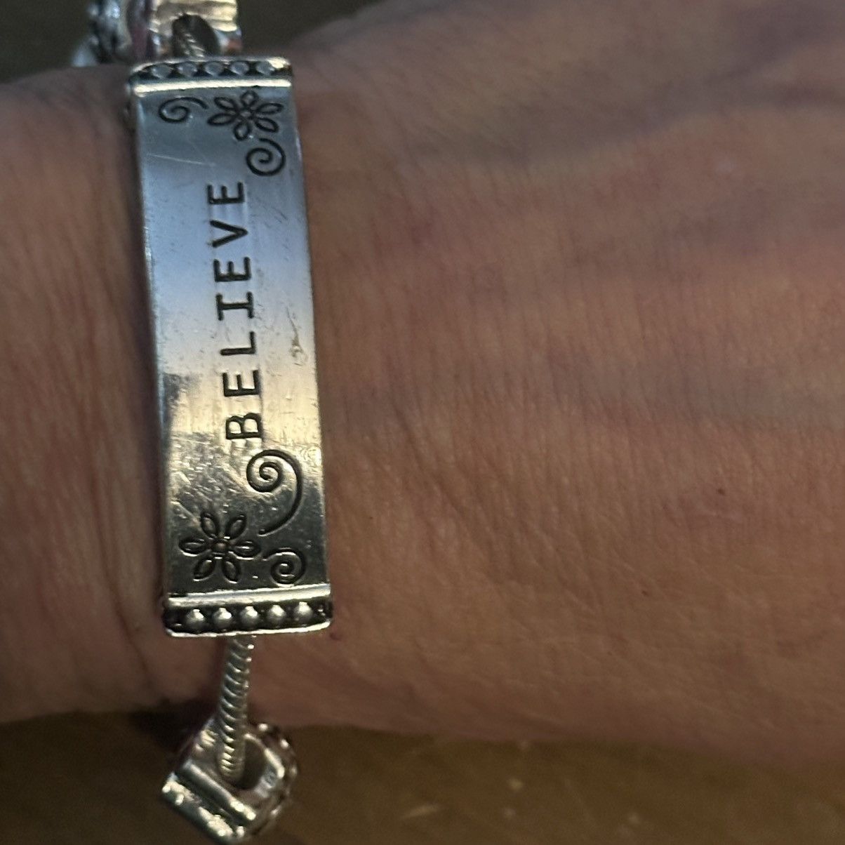 Other Silver tone Believe sliding charm bracelet Size ONE SIZE - 6 Thumbnail