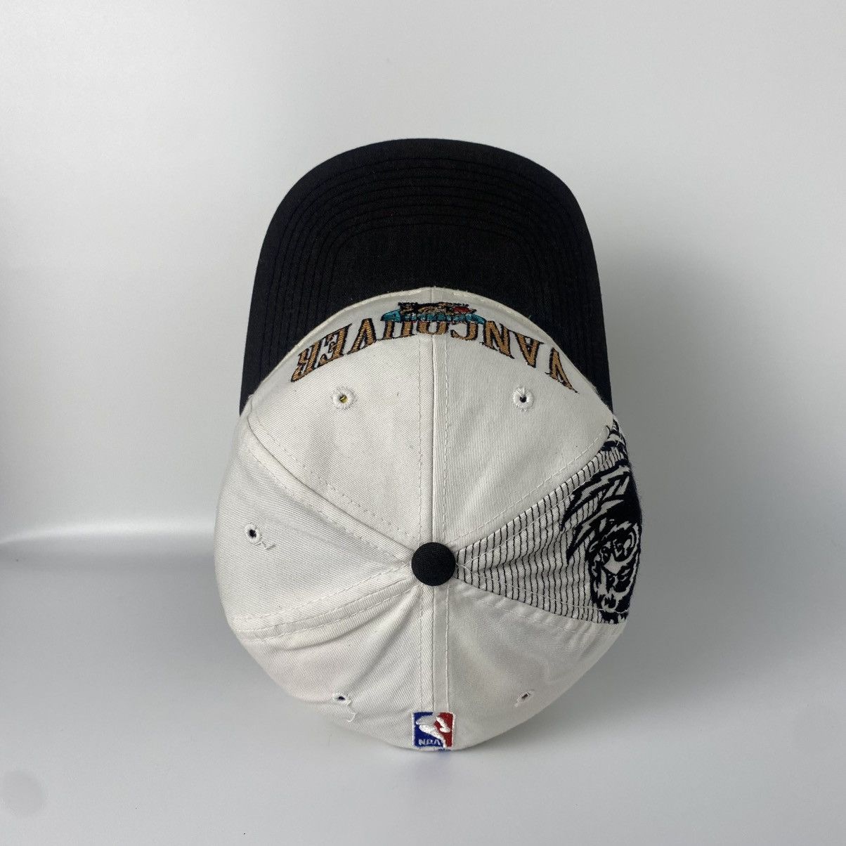 Sports Specialties × Vintage Vintage Vancouver Grizzlies laser Shadow Snapback Hat Cap Size ONE SIZE - 6 Thumbnail