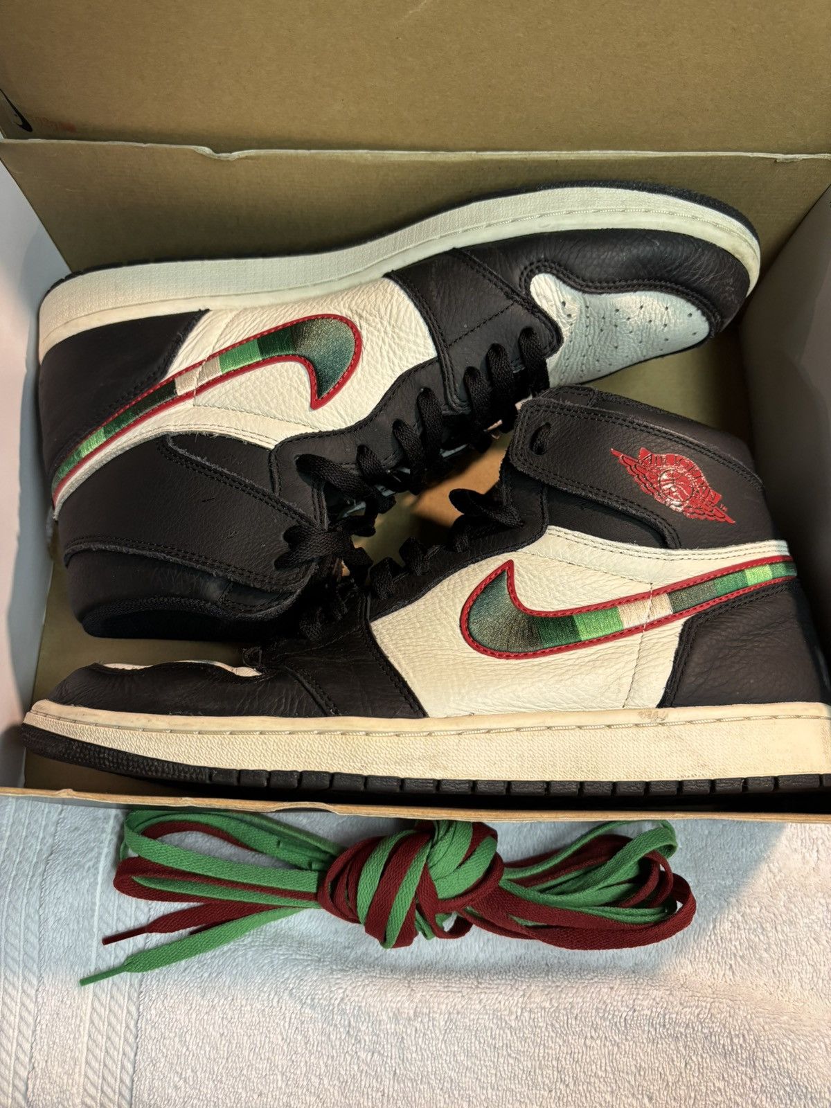 Jordan Brand × Nike Jordan 1 Retro High Sports Illustrated (A Star Is Born) Size US 13 / EU 46 - 7 Thumbnail