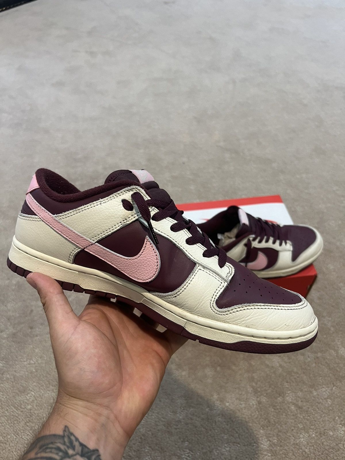 Jordan Brand × Nike Nike Dunk Low Valentines, Dunk Low Retro PRM Size US 10 / EU 43 - 7 Thumbnail