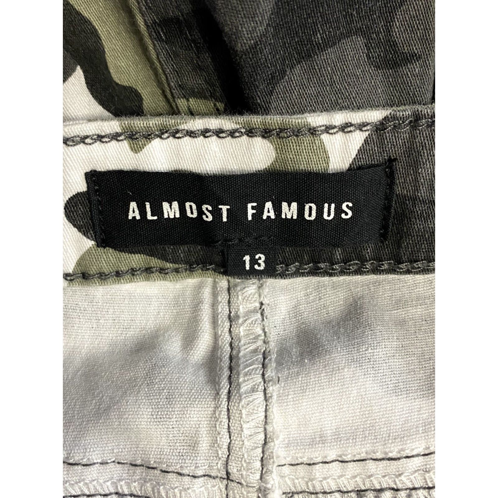 Almost Famous Almost Famous Womens Super High Rise Skinny Camo Pants size 13 Size 34" / US 12 / IT 48 - 5 Thumbnail