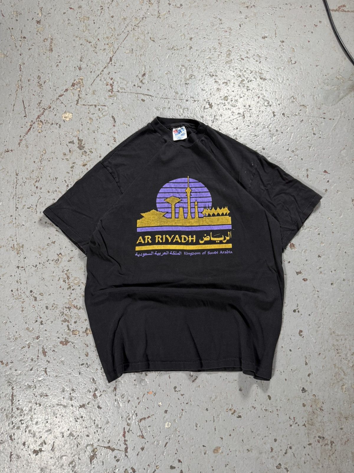 Other Insane Vintage Ar Riyadh Saudi Arabia Single Stitch Tee Size US L / EU 52-54 / 3 - 1 Thumbnail