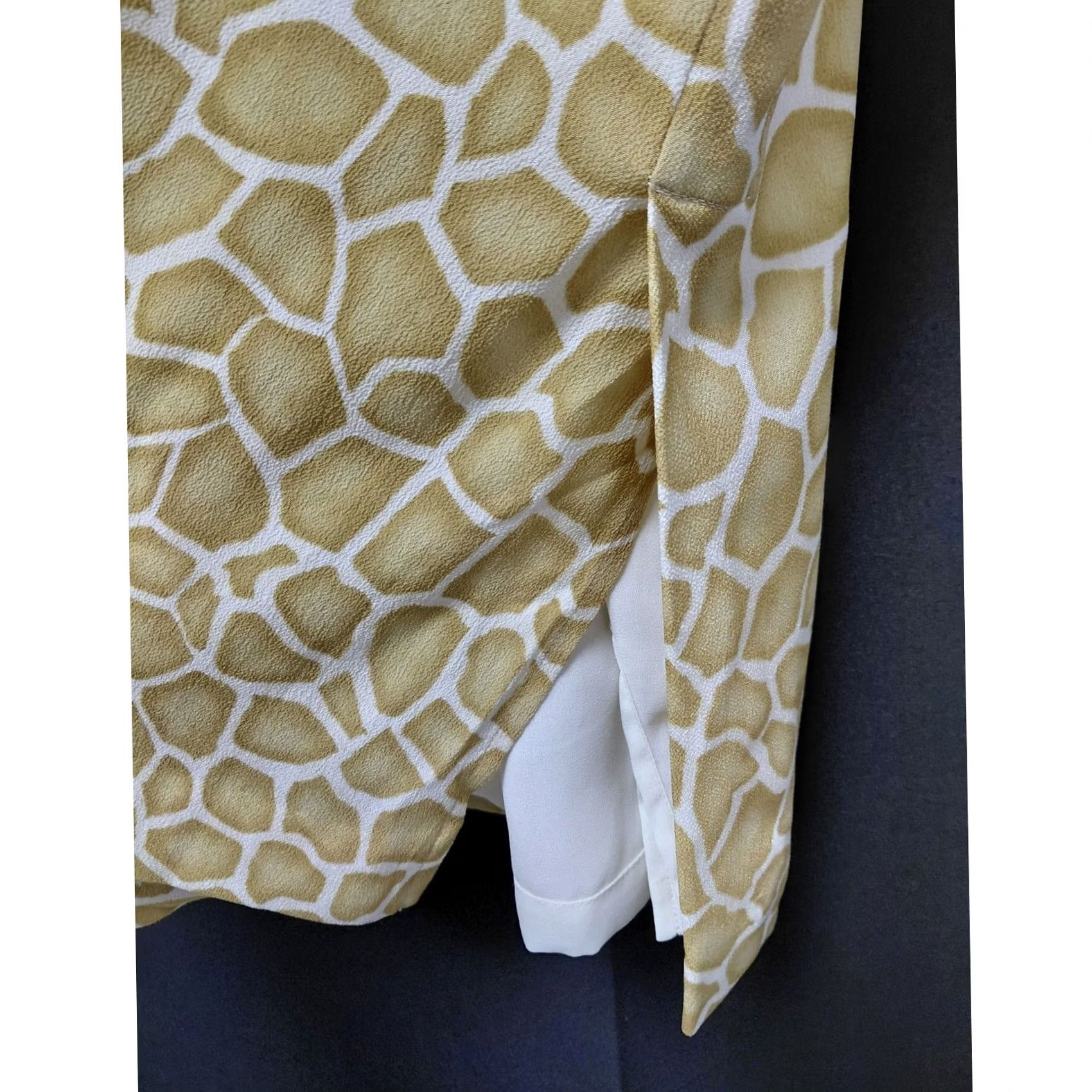 Liz Claiborne Liz Claiborne Collection Giraffe Print Skirt A-Line Short Beige 8 Women Back Zipper Mid Rise Lined Rayon Vintage No Size 30" / US 8 / IT 44 - 3 Thumbnail
