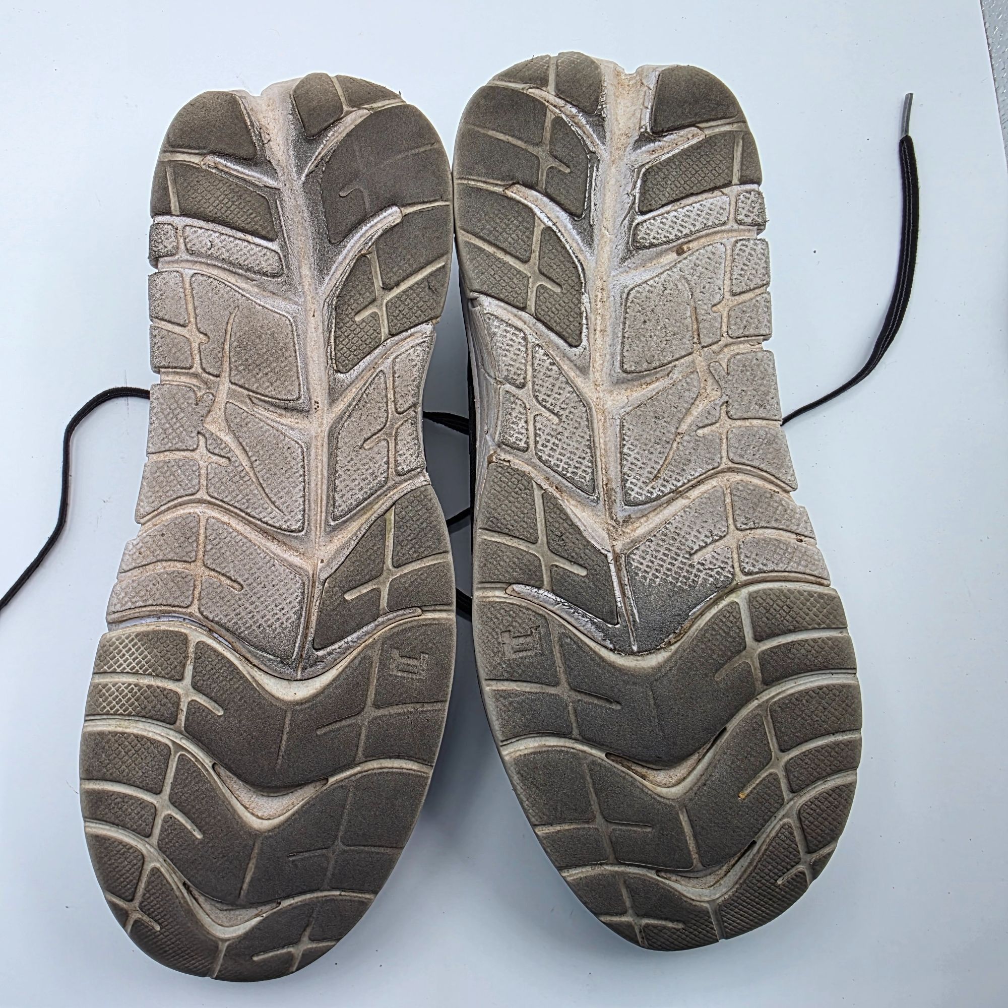 Hoka Hoka One One Cavu Womens Size 10 Black Athletic Shoes Runnin Size US 10 / IT 40 - 8 Thumbnail