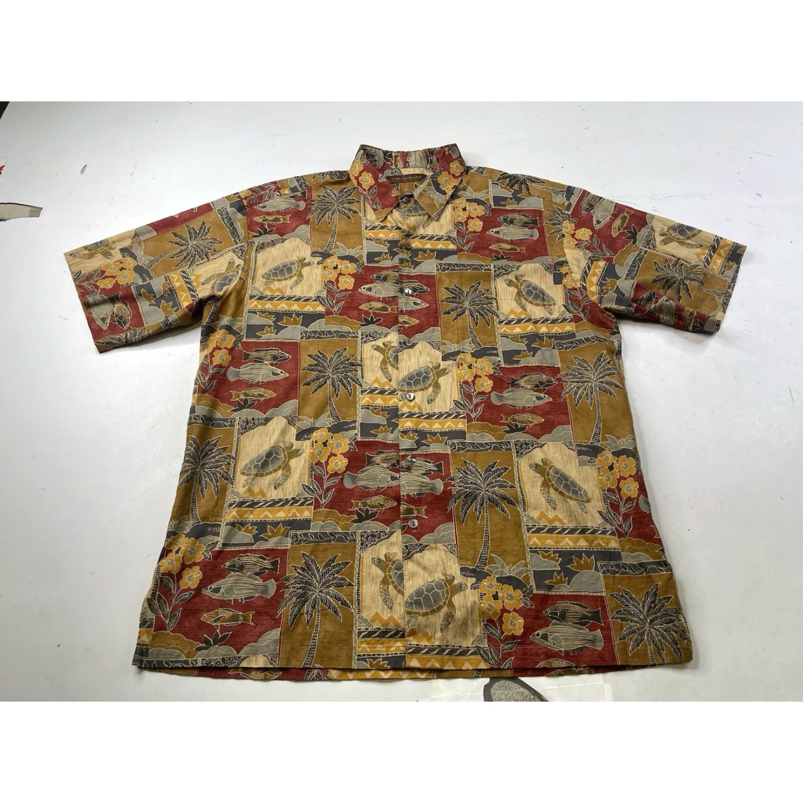 Tori Richard Tori Richard Button-Up Shirt Hawaiian 100% Cotton Large L Short Sleeve Red Palm Turtle Fish Camp Casual Mens Size US L / EU 52-54 / 3 - 2 Thumbnail