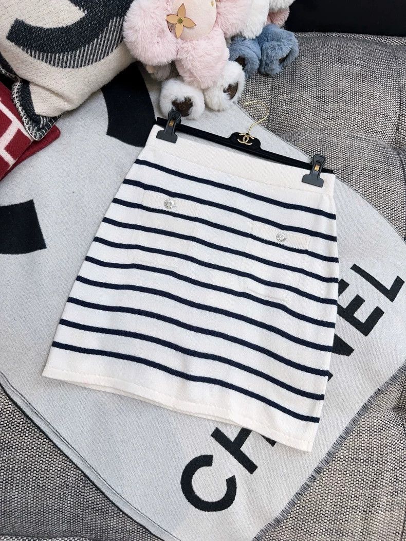 Chanel Chanel 23c white background black striped cashmere knitted Size 25" / US 0 / IT 36 - 8 Thumbnail