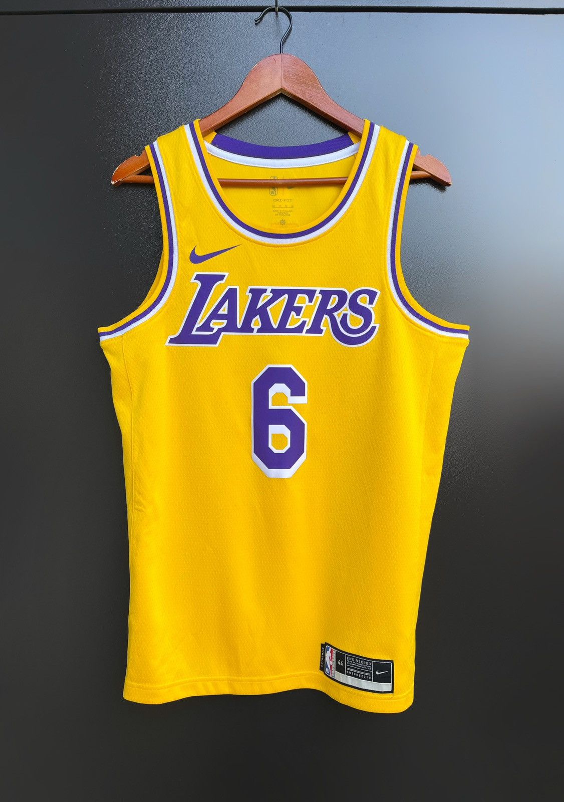 NBA Lebron James #6 Los Angeles LAKERS Jersey NBA SWINGMAN Nike Size US M / EU 48-50 / 2 - 2 Thumbnail
