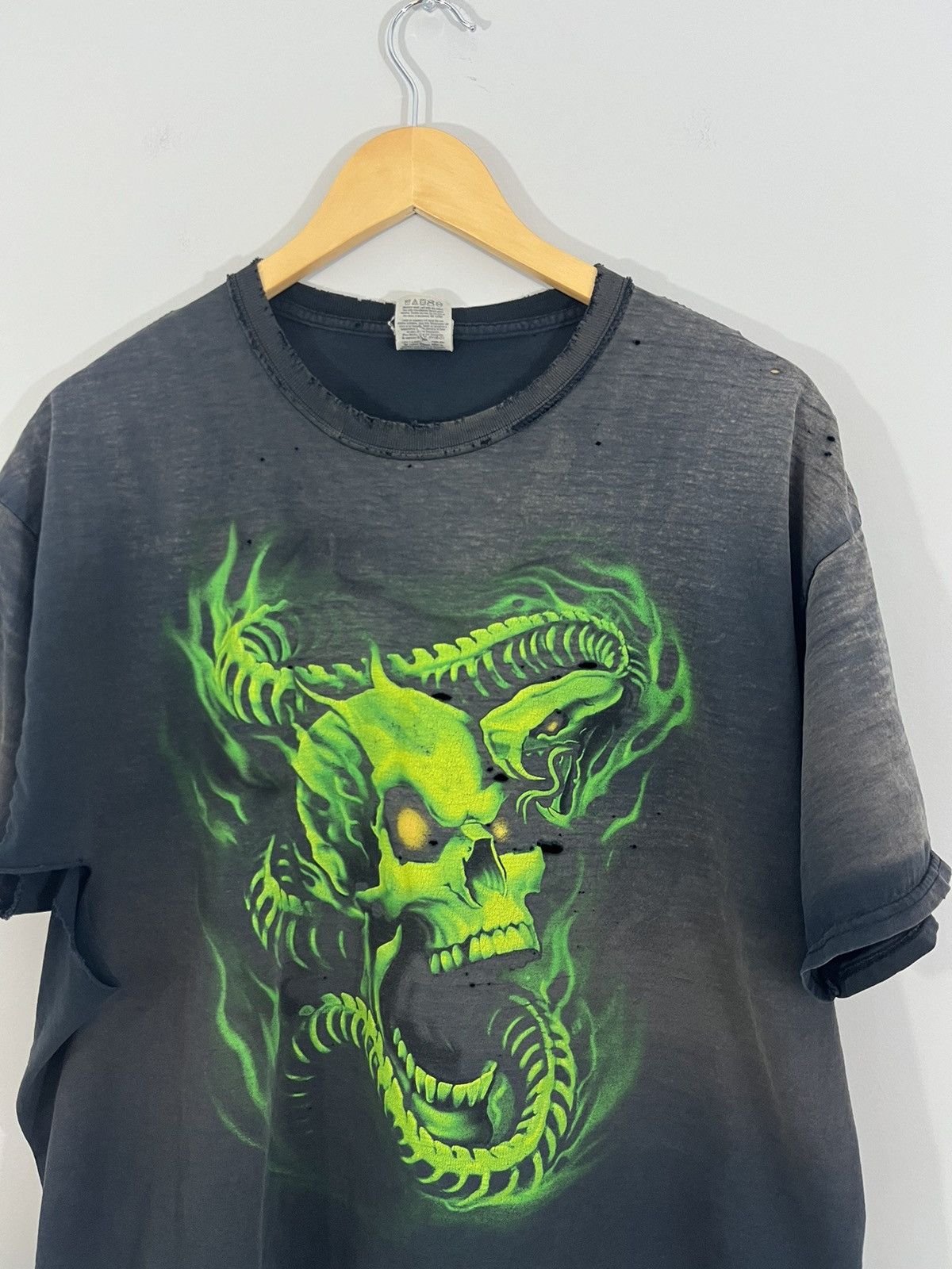 Vintage Thrashed Neon Skull Sun Faded Distressed Snake Tee Size US XL / EU 56 / 4 - 2 Thumbnail
