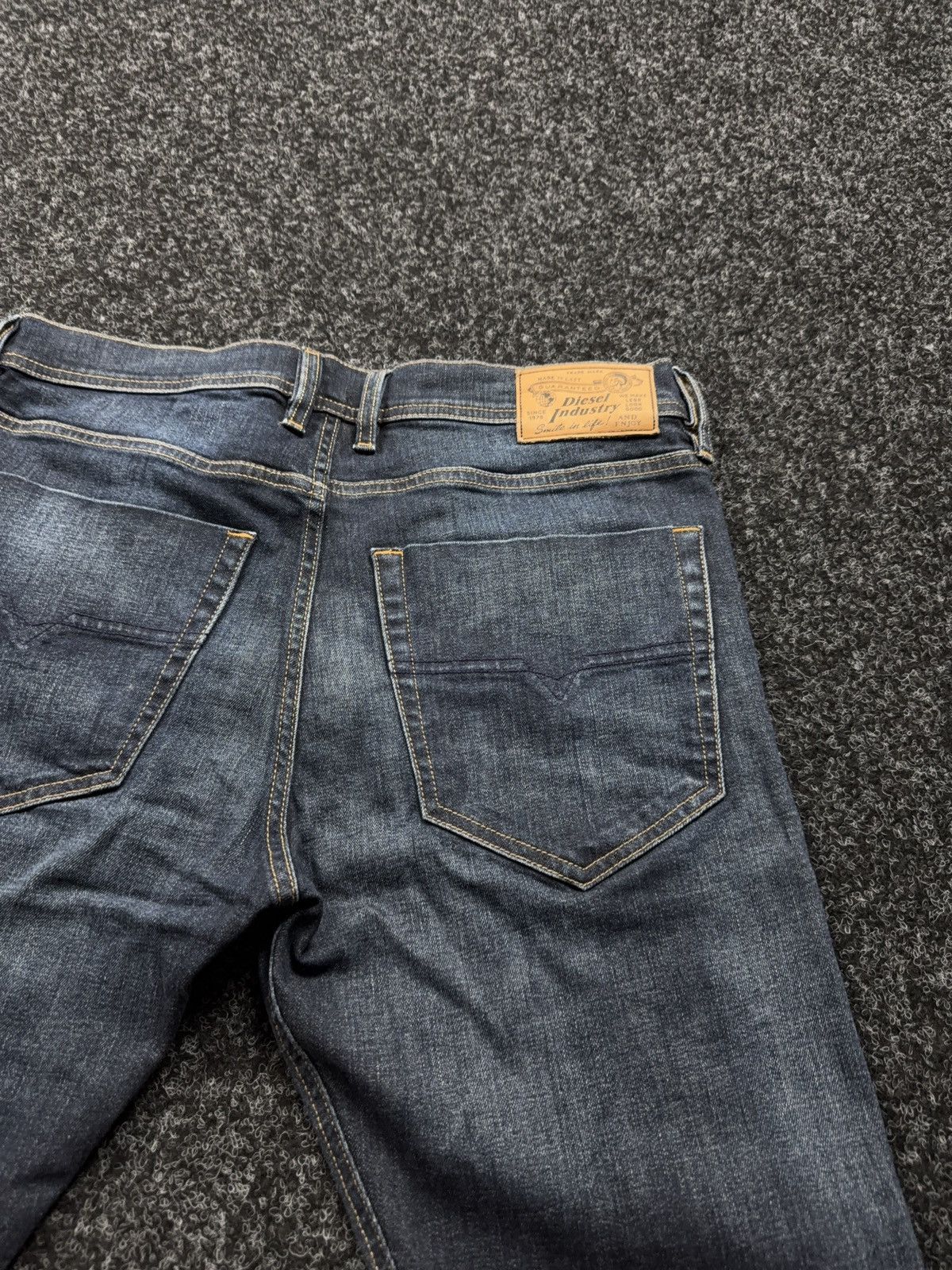 Diesel Luxury 00s Y2K Diesel Tepphar Slim Carrot Faded Wash Jeans Size US 32 / EU 48 - 17 Thumbnail