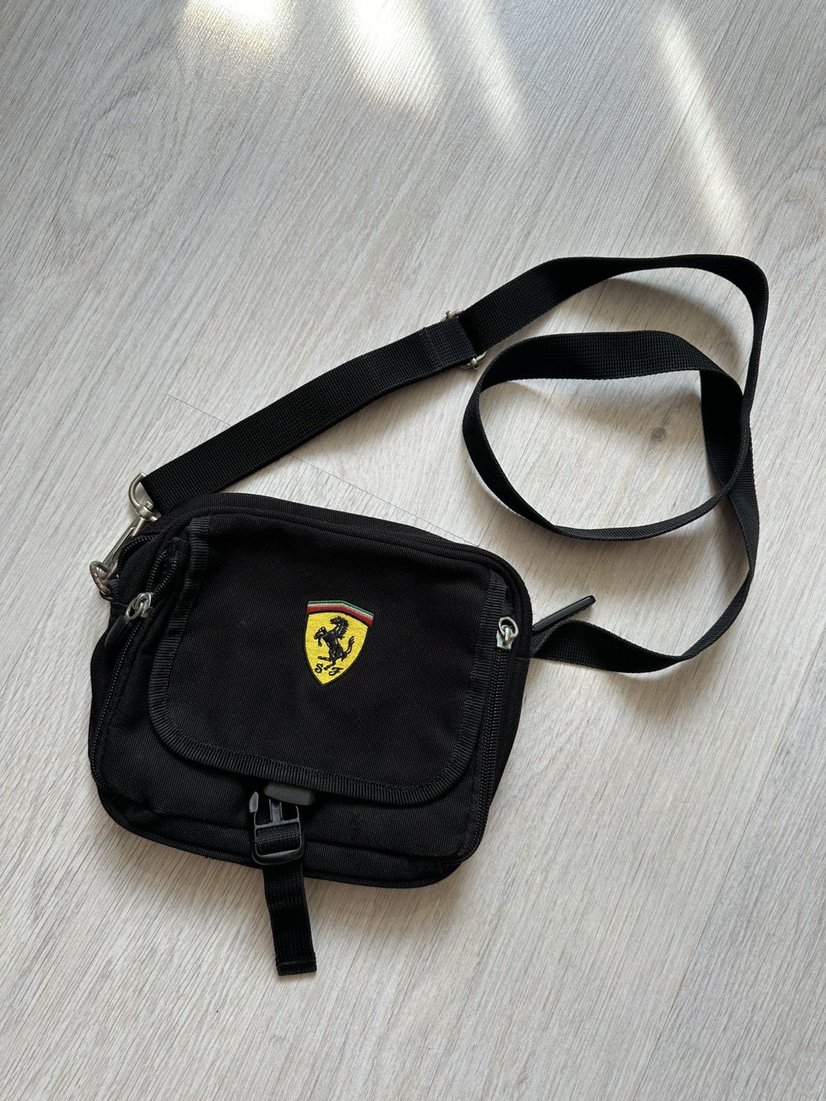 Ferrari Vintage Ferrari Formula One Racing Small Messenger Bag Size ONE SIZE - 1 Thumbnail