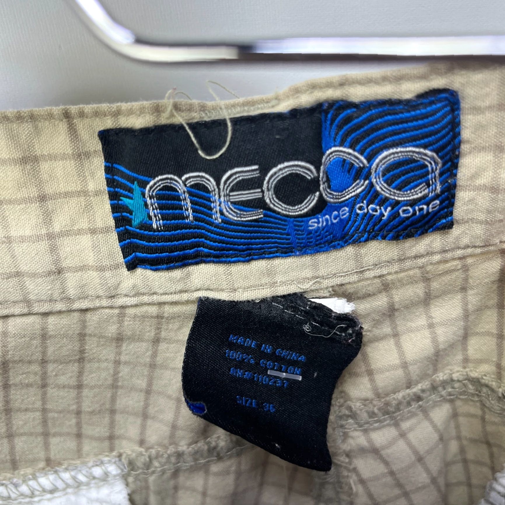 Miss Me VINTAGE Mecca Baggy Cargo Hip Hop Shorts Y2K Size 36 Men Beige Cotton Wool Denim 5-Pocket Casual Summer Winter Spring Fall Mens Size US 27 - 5 Thumbnail