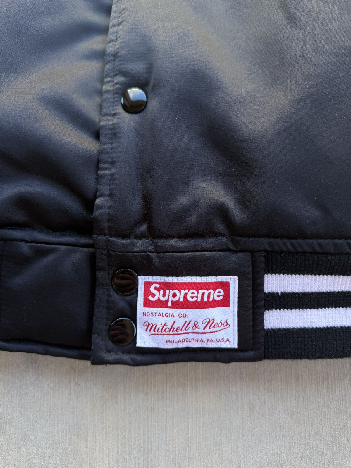Mitchell & Ness × Supreme Supreme x Mitchell & Ness Satin Varsity Jacket – Black L Size US L / EU 52-54 / 3 - 4 Thumbnail
