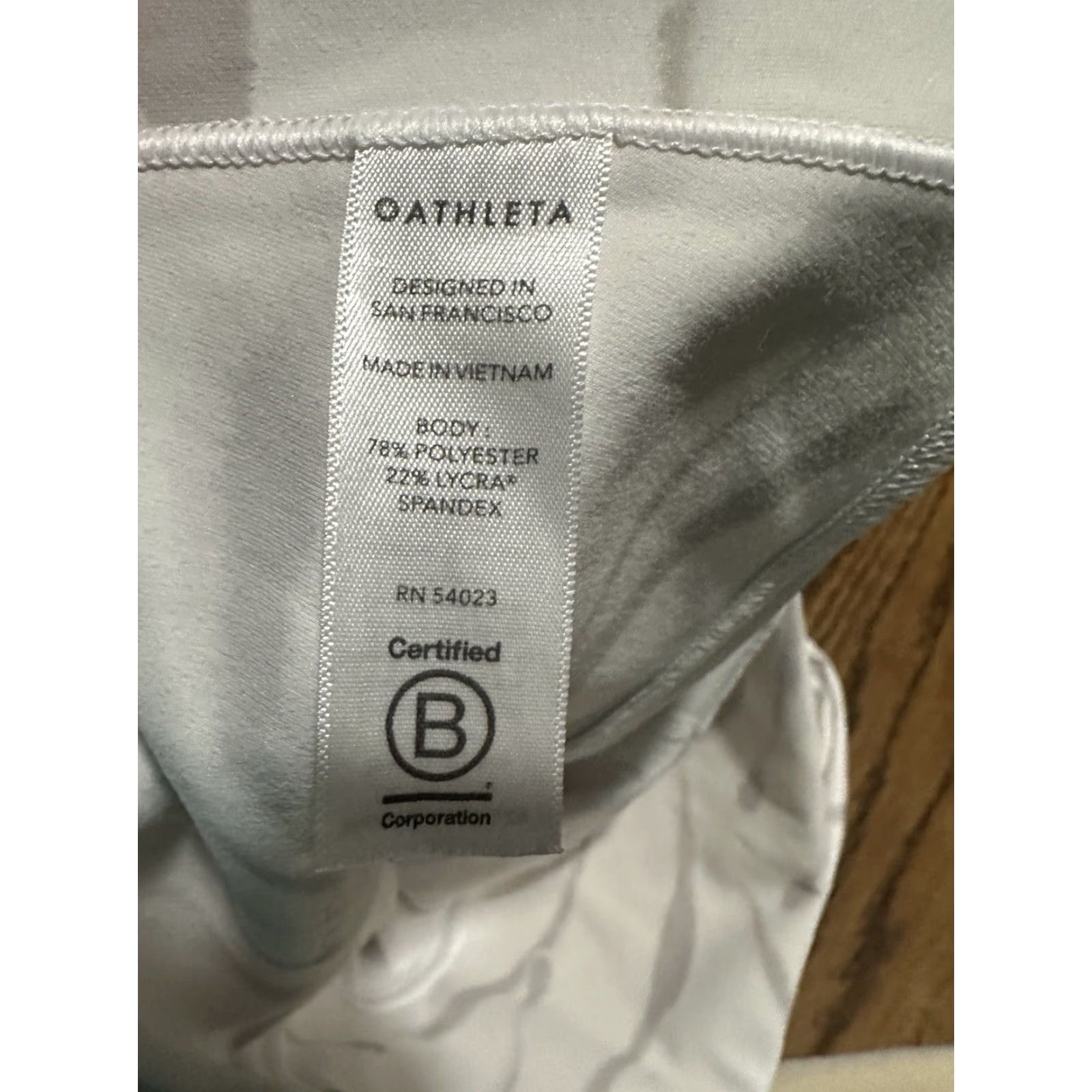 Athleta Athleta Leggings Womens Medium White Salutation Stash Pocket II 7/8 Tight Size 32" / US 10 / IT 46 - 4 Thumbnail