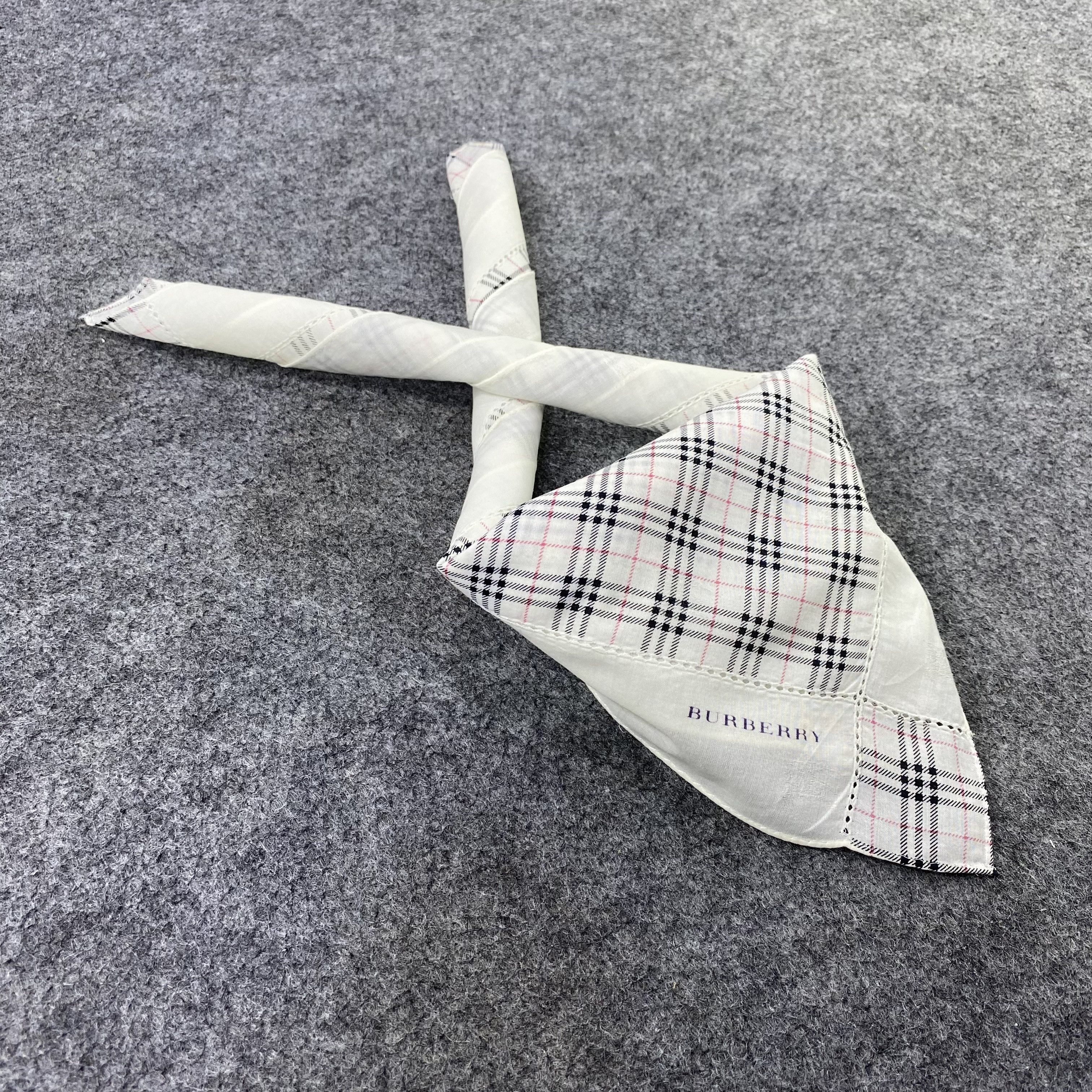 Burberry Burberry Handkerchief Neckerchief Bandana-B1970 Size ONE SIZE - 1 Thumbnail