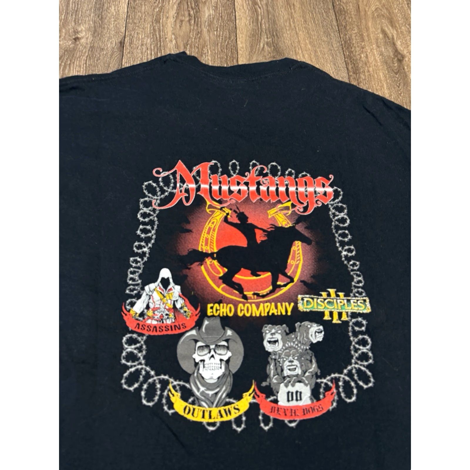 Vintage VINTAGE US Army Military 2d Battalion 10th Infantry Echo Company Mustangs Black T-Shirt Mens L Black Shirt Military 90s Size US L / EU 52-54 / 3 - 3 Thumbnail