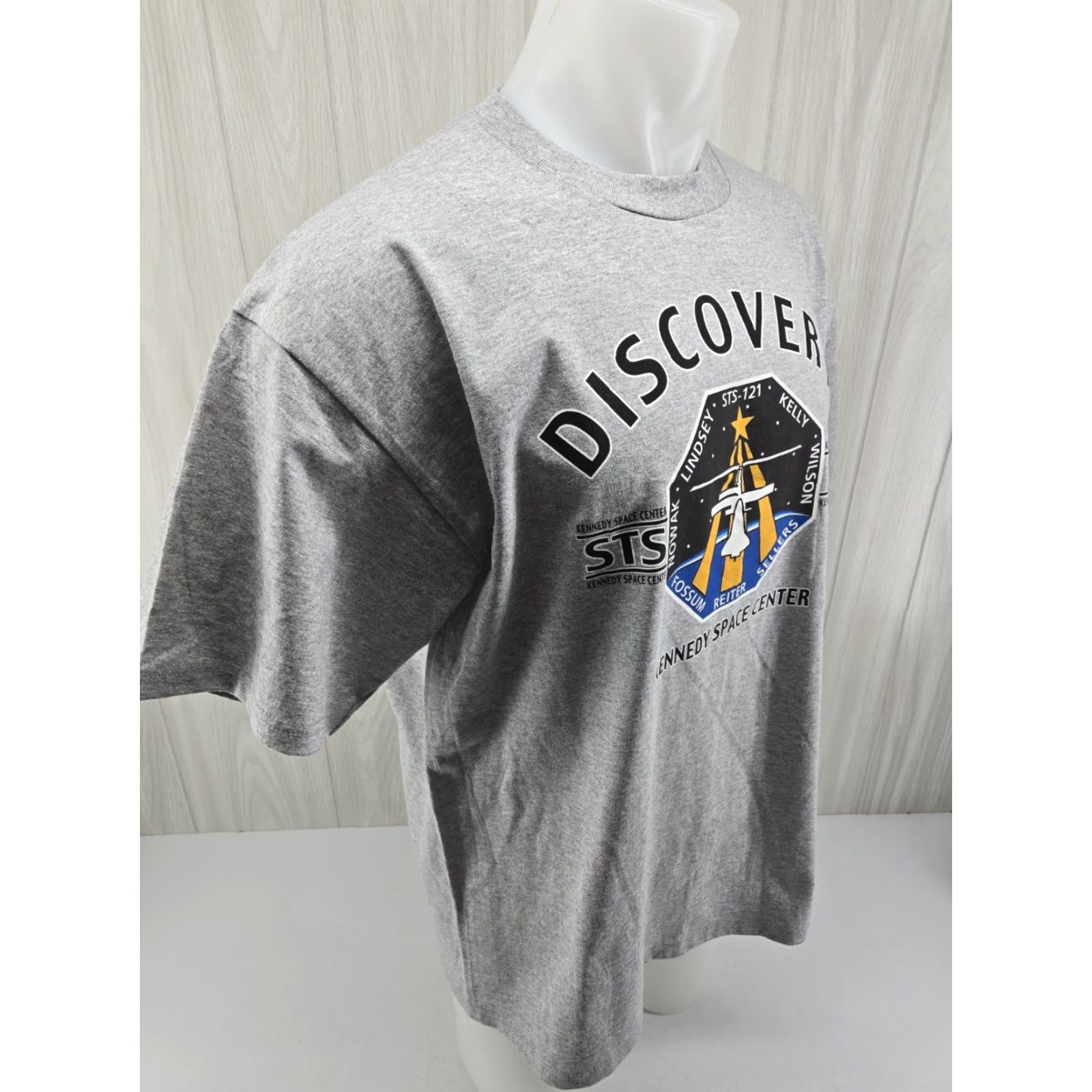 Delta VINTAGE Delta Kennedy Space Center Print Graphic Gray T Shirt XL Men Crew Neck Short Sleeve Size US XL / EU 56 / 4 - 7 Thumbnail