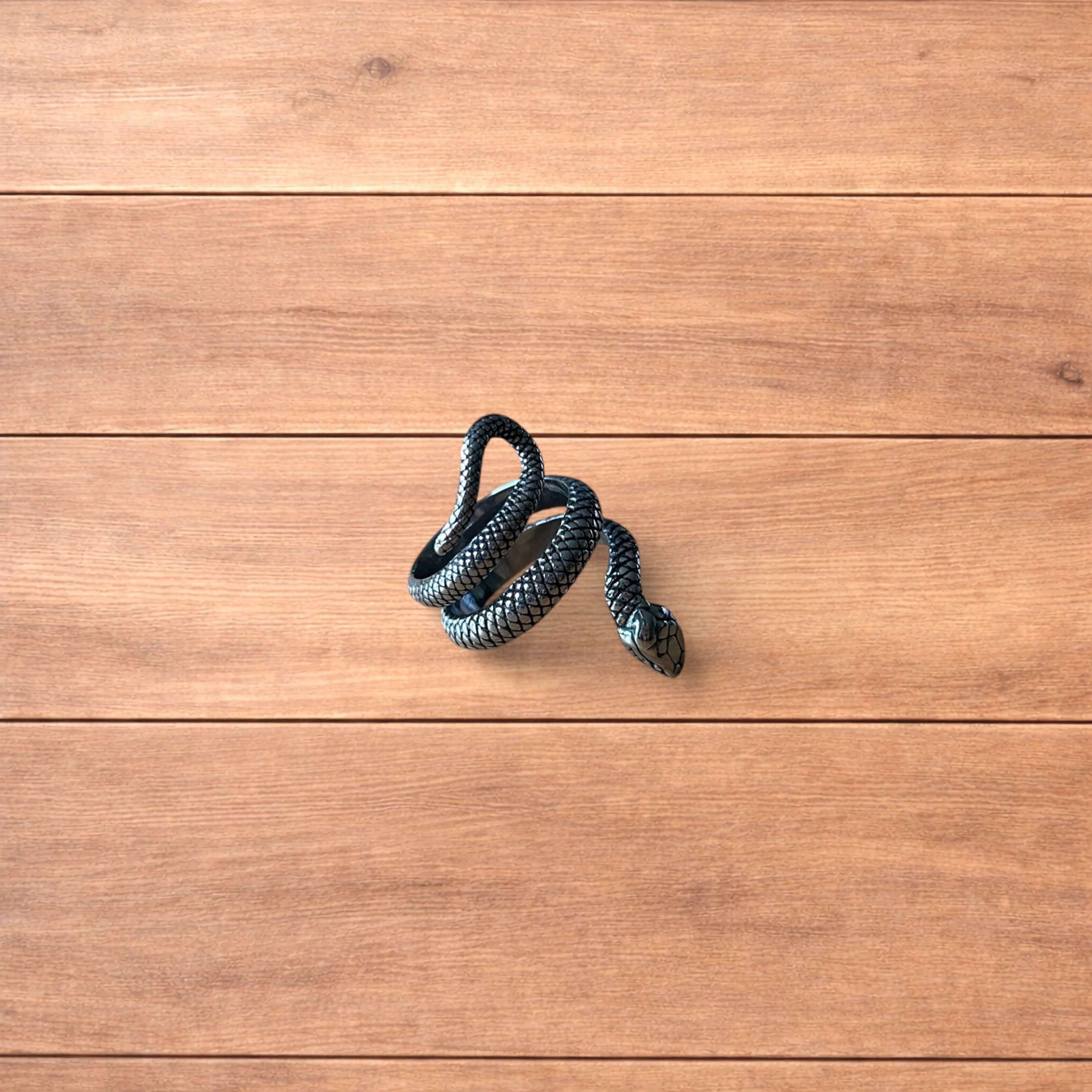 Japanese Brand Lovely vintage style sterling silver snake ring in silver. Size ONE SIZE - 4 Thumbnail