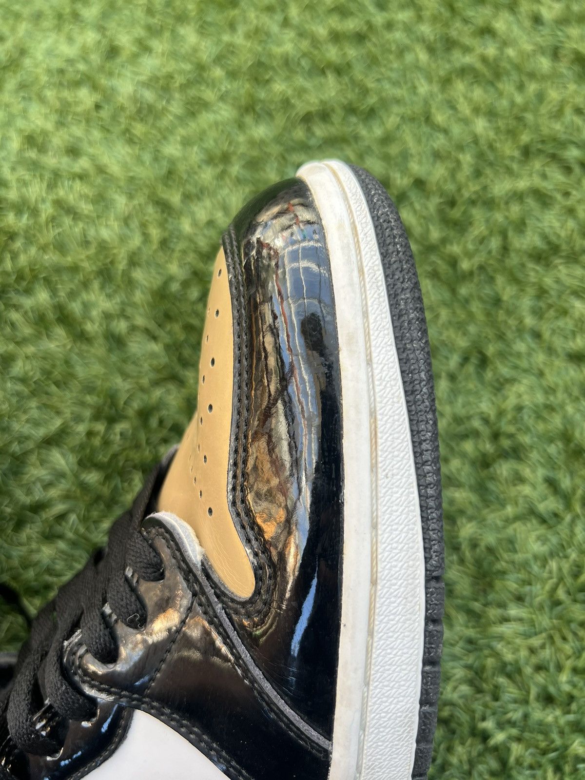 Jordan Brand Jordan 1 Patent Gold Toe Size US 10.5 / EU 43-44 - 19 Thumbnail