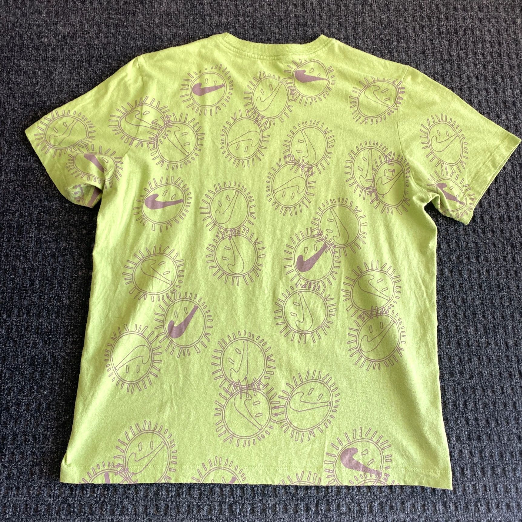 Nike Nike T Shirt M Sun Club All Over Print Smiley Face Only Good Days Under The Rays Men Green Cotton Logo Graphic Print The Nike Tee Vintage No Regular Size US M / EU 48-50 / 2 - 4 Thumbnail