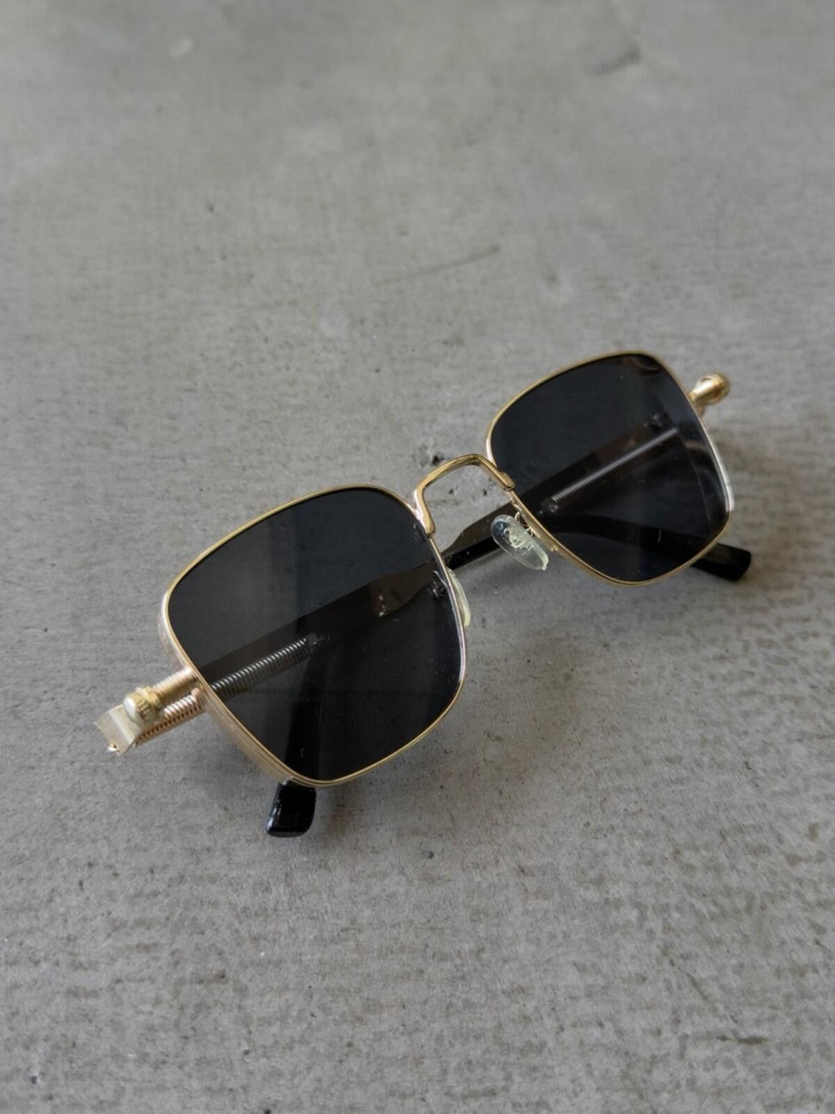 Urban Outfitters Retro Vintage Sunglasses / Gold Black Size ONE SIZE - 2 Thumbnail