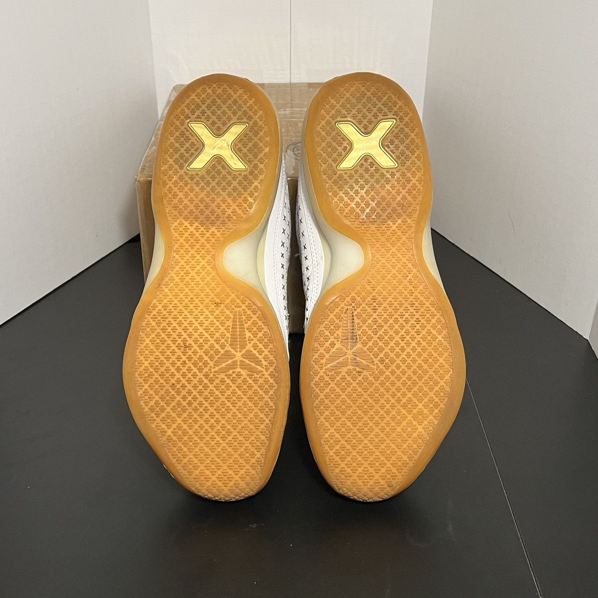 Nike Nike Kobe 10 Mid EXT White Gum 2015 Men’s 11 802366-100 Size US 11 / EU 44 - 4 Thumbnail