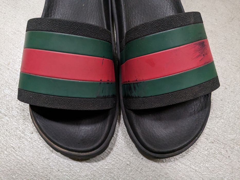 Used gucci 2025 flip flops