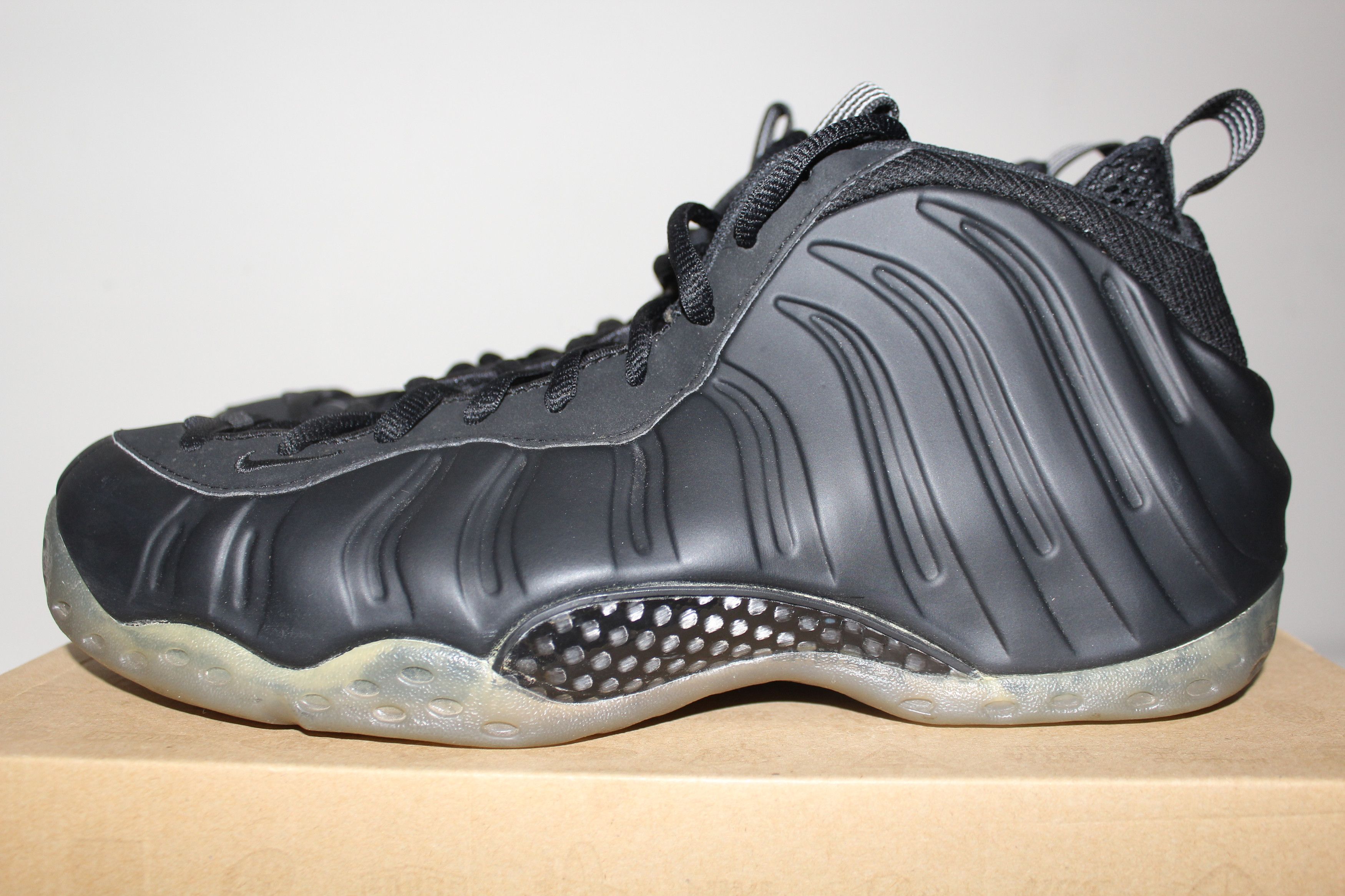 Nike 2012 Nike Air Foamposite One Stealth Size 11.5 DS 314996-10 Size US 11.5 / EU 44-45 - 2 Thumbnail