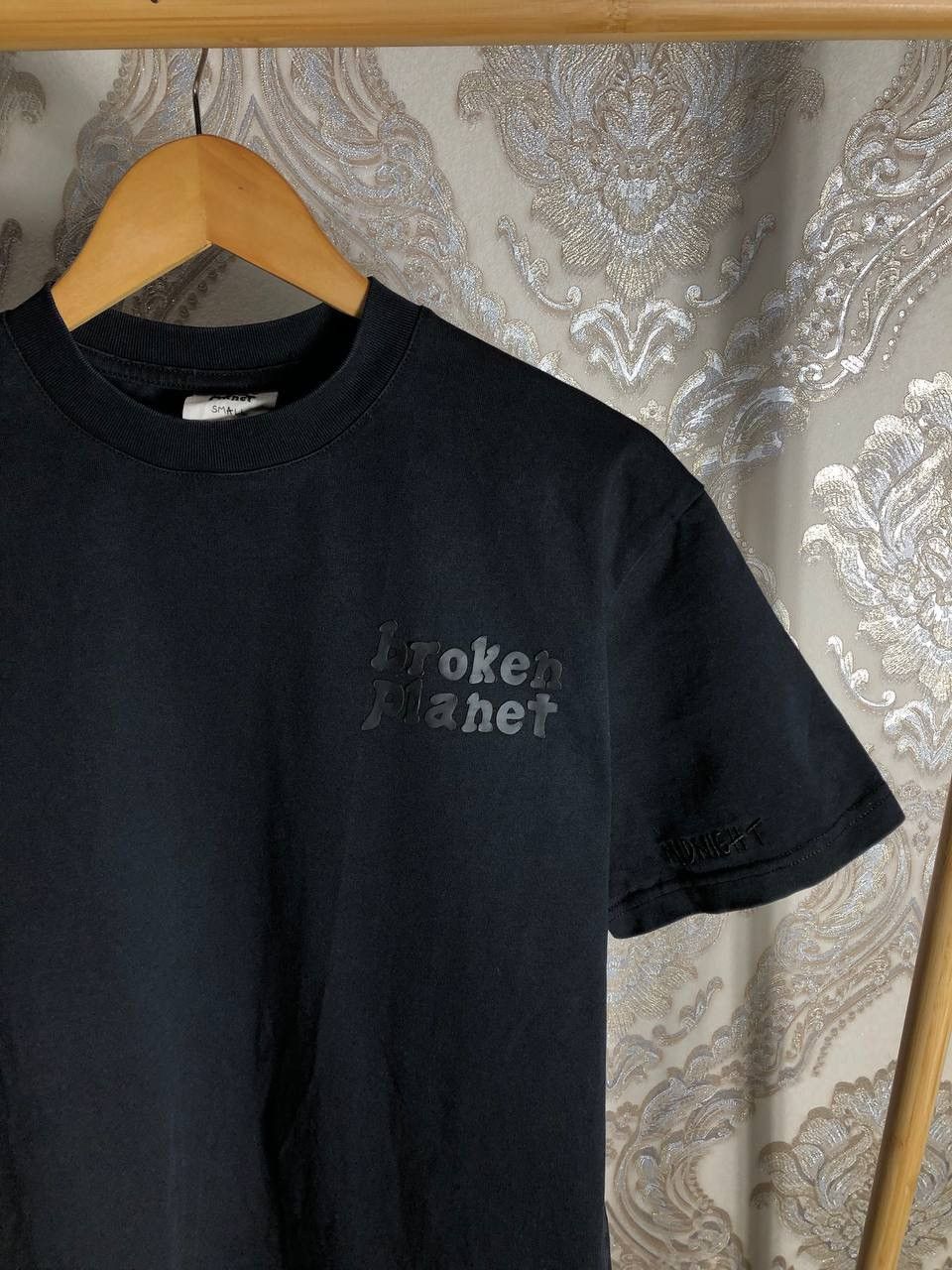 Vintage VERY RARE BROKEN PLANET DESIGNER OVERSIZED T-SHIRT CASUAL Size US S / EU 44-46 / 1 - 2 Thumbnail