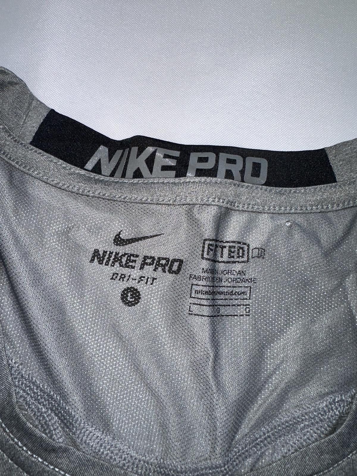 Nike Nike Men’s Dri-Fit Fitted Sleeveless Training Grey Tank Top Size US L / EU 52-54 / 3 - 6 Thumbnail