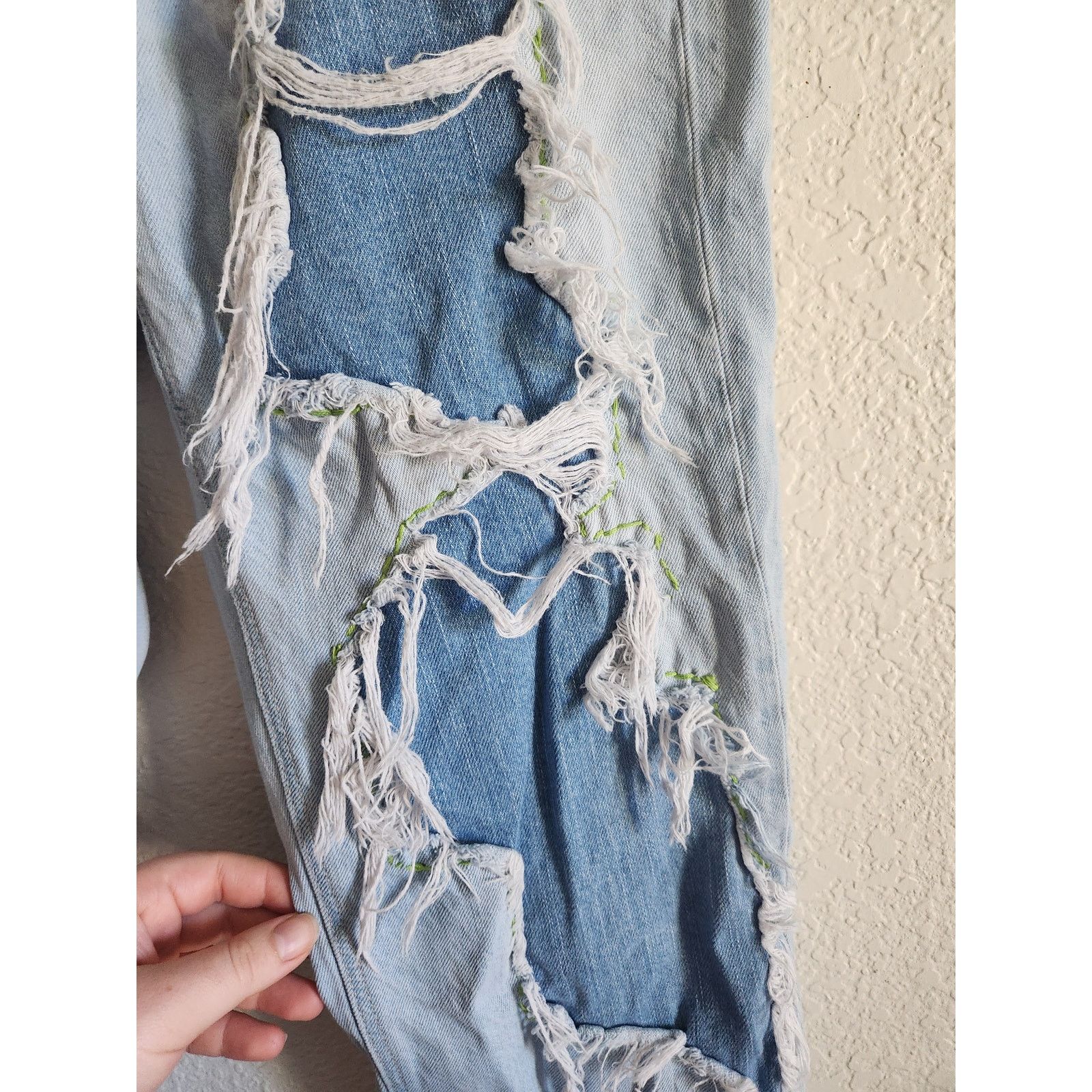 American Eagle Outfitters American Eagle Women's Distressed High Waisted Denim Jeans-6 Size 28" / US 6 / IT 42 - 7 Thumbnail