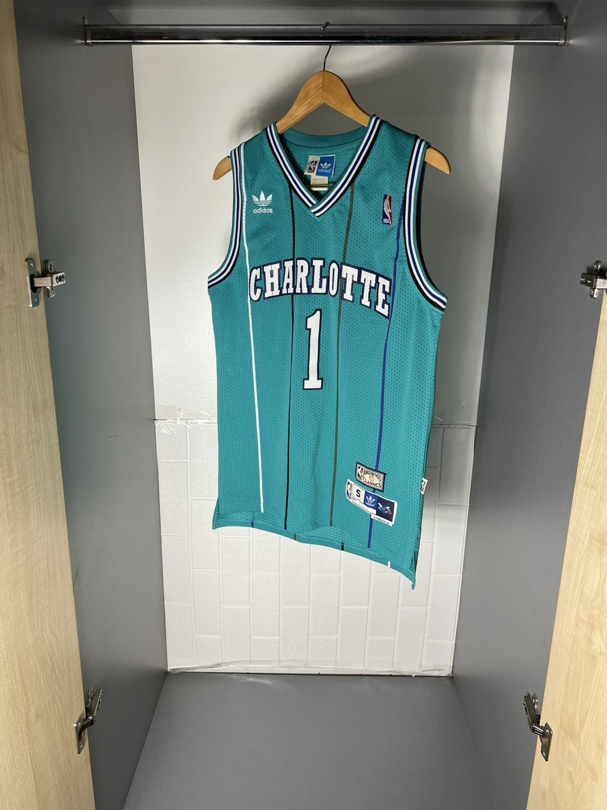 Adidas VINTAGE ADIDAS ORIGINAL CHARLOTTE NBA RETRO JERSEY Y2K 90s Size US S / EU 44-46 / 1 - 13 Thumbnail