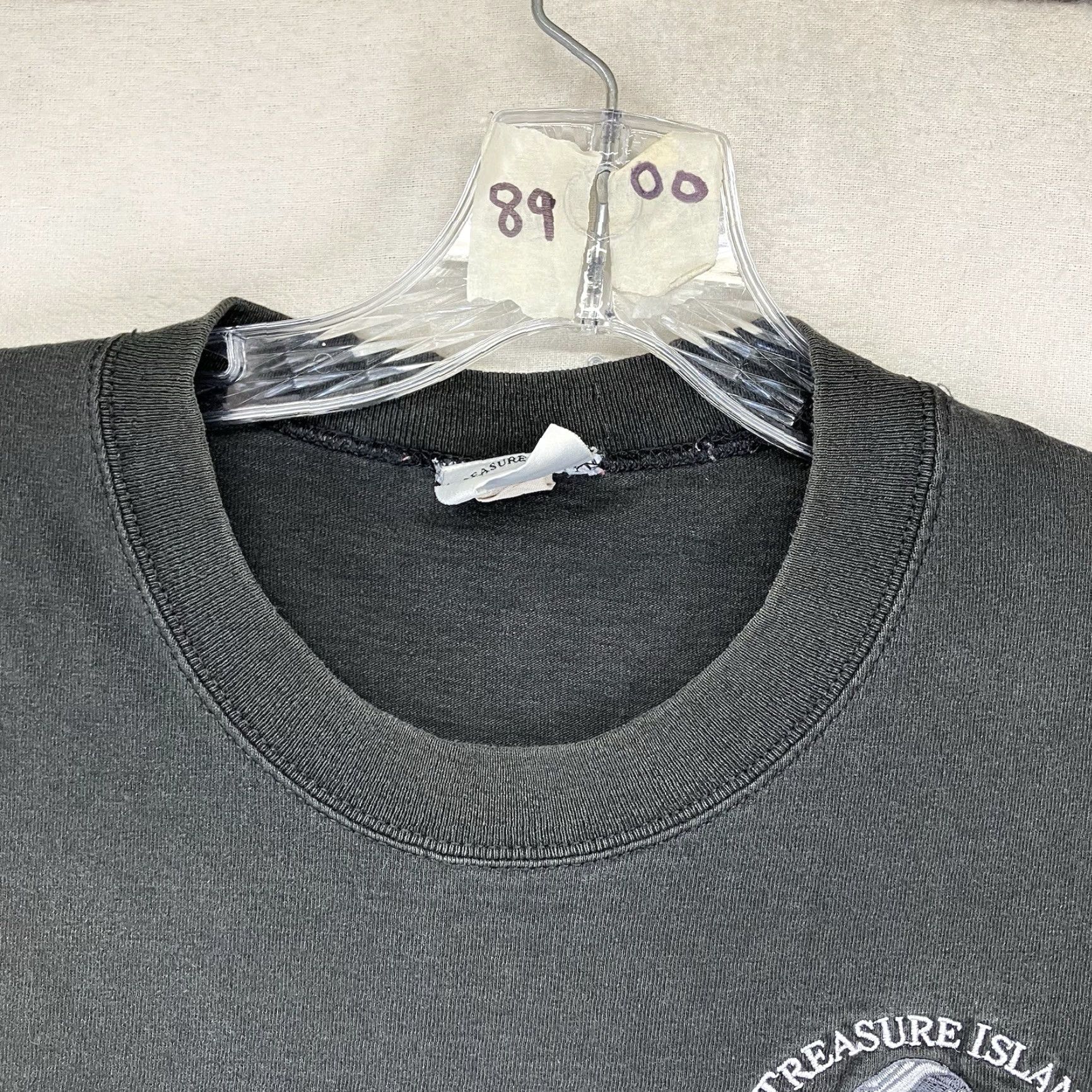 Other VINTAGE TREASURE ISLAND AT THE MIRAGE T-Shirt Oversized Large Men Crew Neck Black Cotton 90s Grunge Punk Skull Logo Emoji? (wait) Size US L / EU 52-54 / 3 - 6 Thumbnail