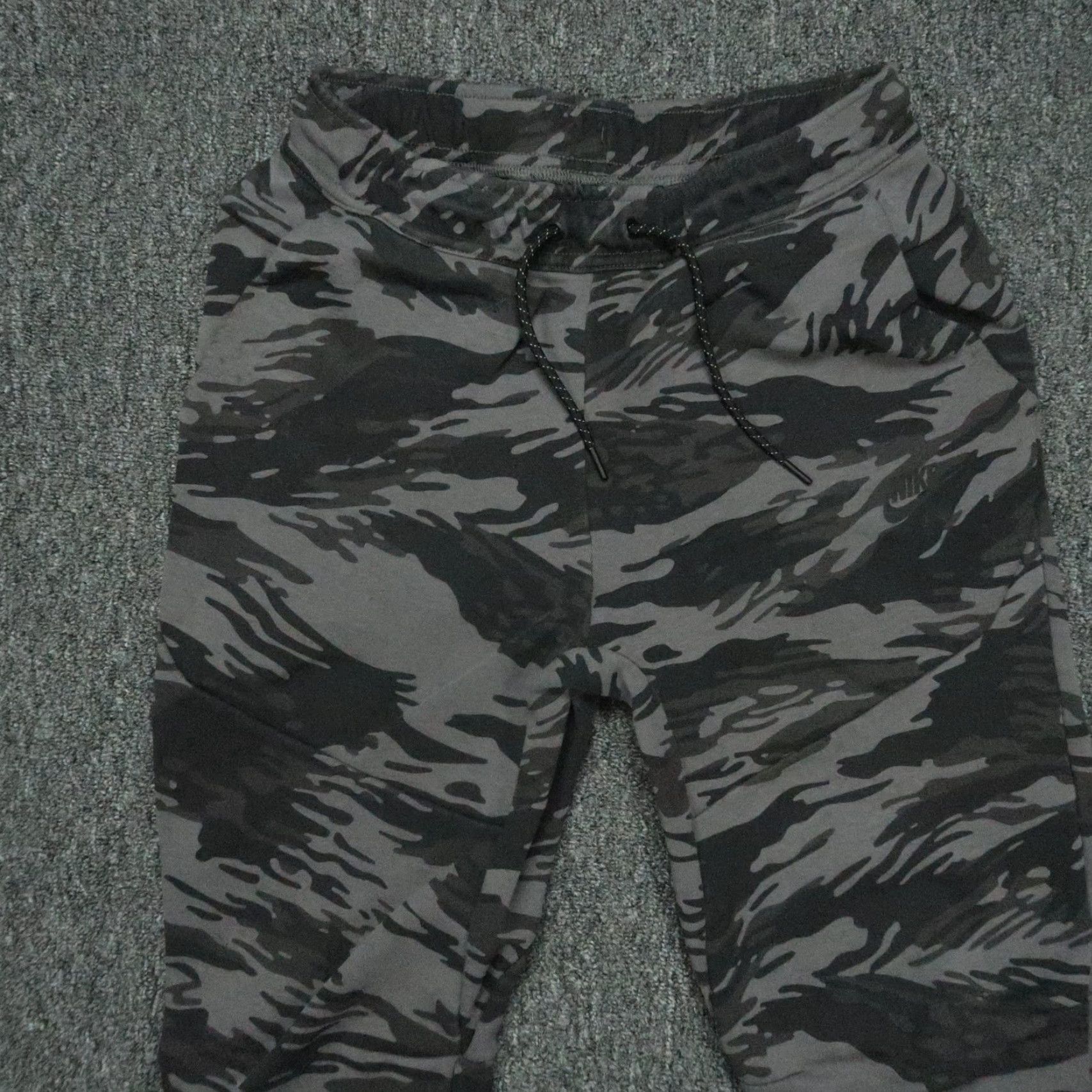 Nike Nike Pants Men Small Black Gray Camo Tech Fleece Joggers Athletic Training Size US 29 - 2 Thumbnail