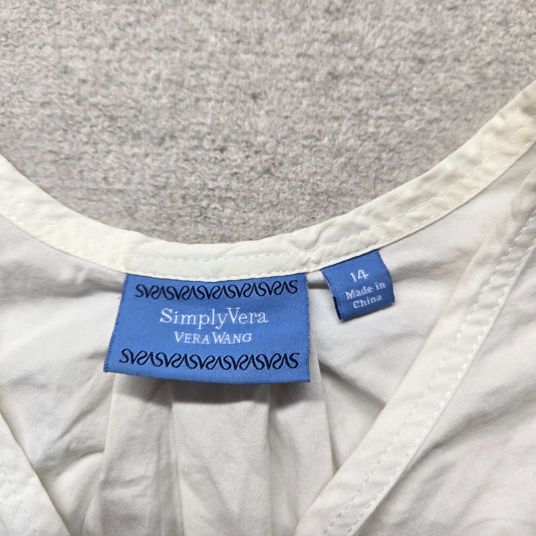 Vintage VINTAGE? No, it's not vintage. Simply Vera Wang Shirt Solid White V Neck Ruffle Half Sleeve Adult Women's 14 Size XL / US 12-14 / IT 48-50 - 2 Thumbnail