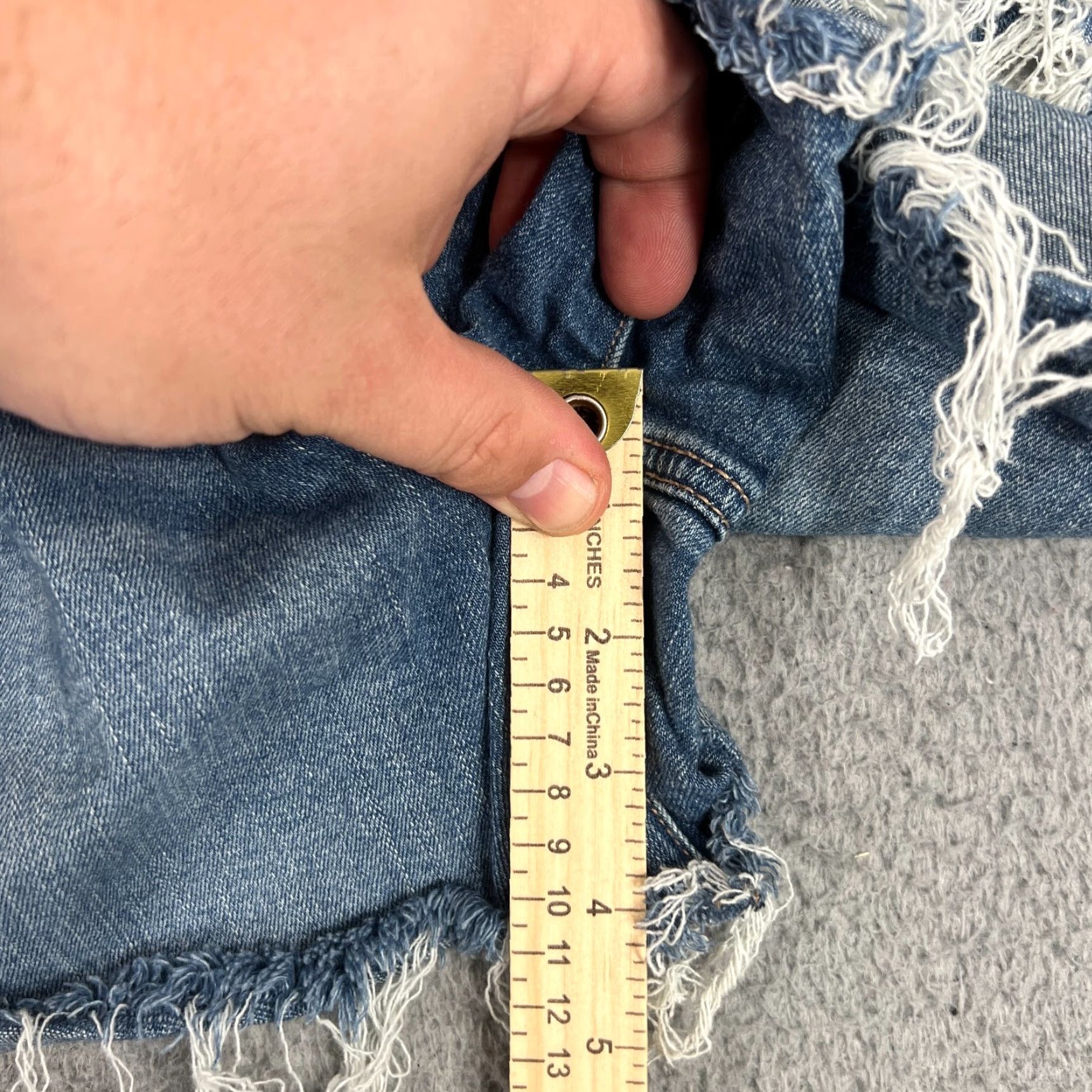 American Eagle Outfitters VINTAGE American Eagle Women’s Shorts Casual Denim High Rise Stretch Distressed 4-Inch Inseam Size 27" / US 4 / IT 40 - 2 Thumbnail