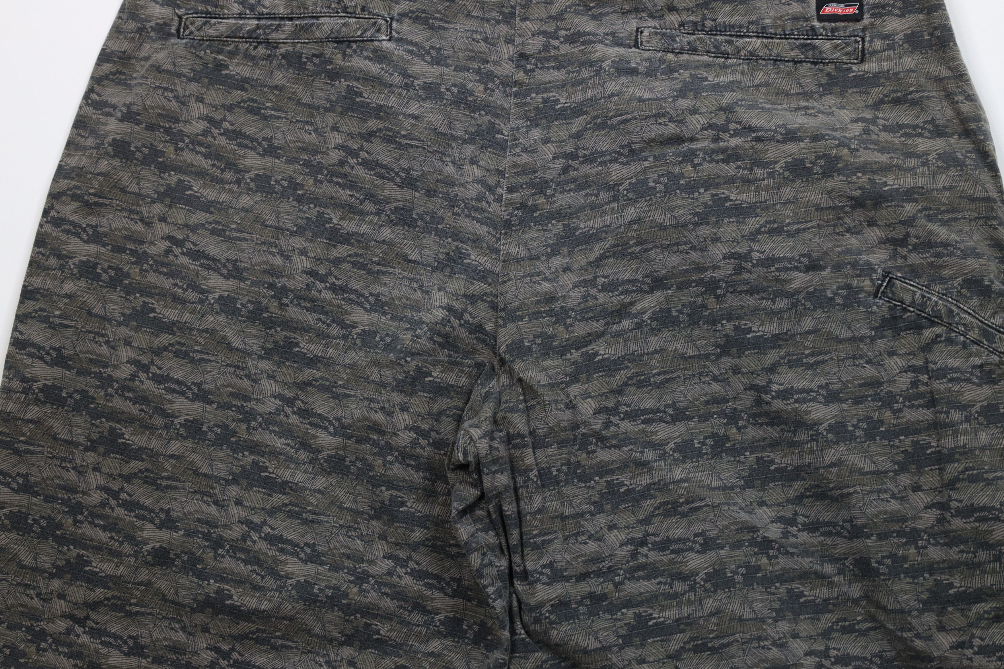 Dickies Vintage Dickies Relaxed Fit Digi Camouflage Shorts Cotton Size US 38 / EU 54 - 12 Thumbnail