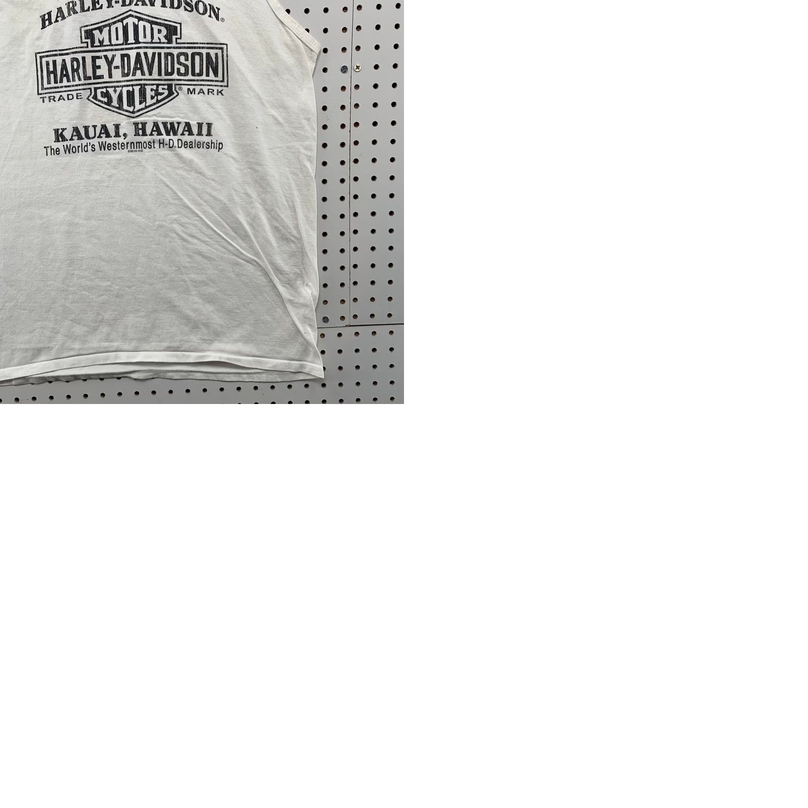 Harley Davidson VINTAGE Harley-Davidson Tank Shirt Mens L White HAWG HOG Wild KUAI Hawaii T-Shirt Mens Large White Size US L / EU 52-54 / 3 - 10 Thumbnail