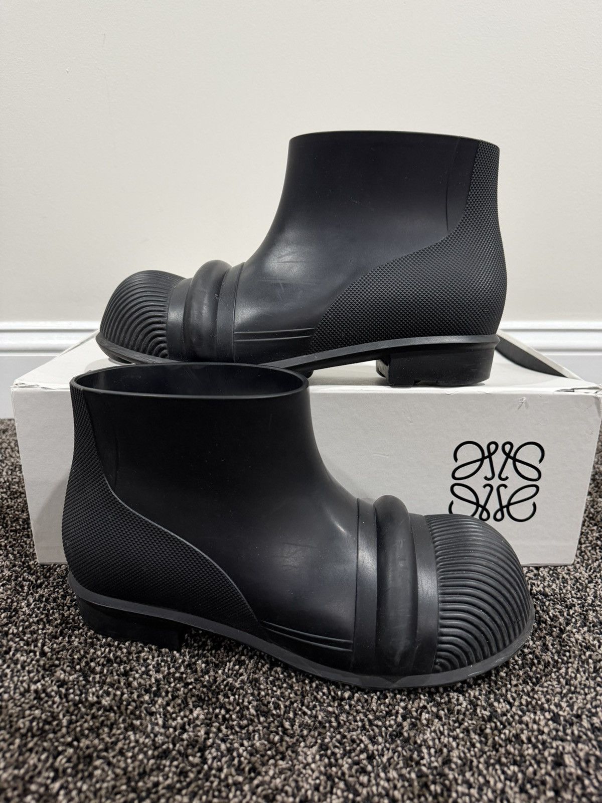 Loewe LOEWE FW22 Rubber Rain Ankle Round Toe Black Boots Size US 9 / EU 42 - 2 Thumbnail